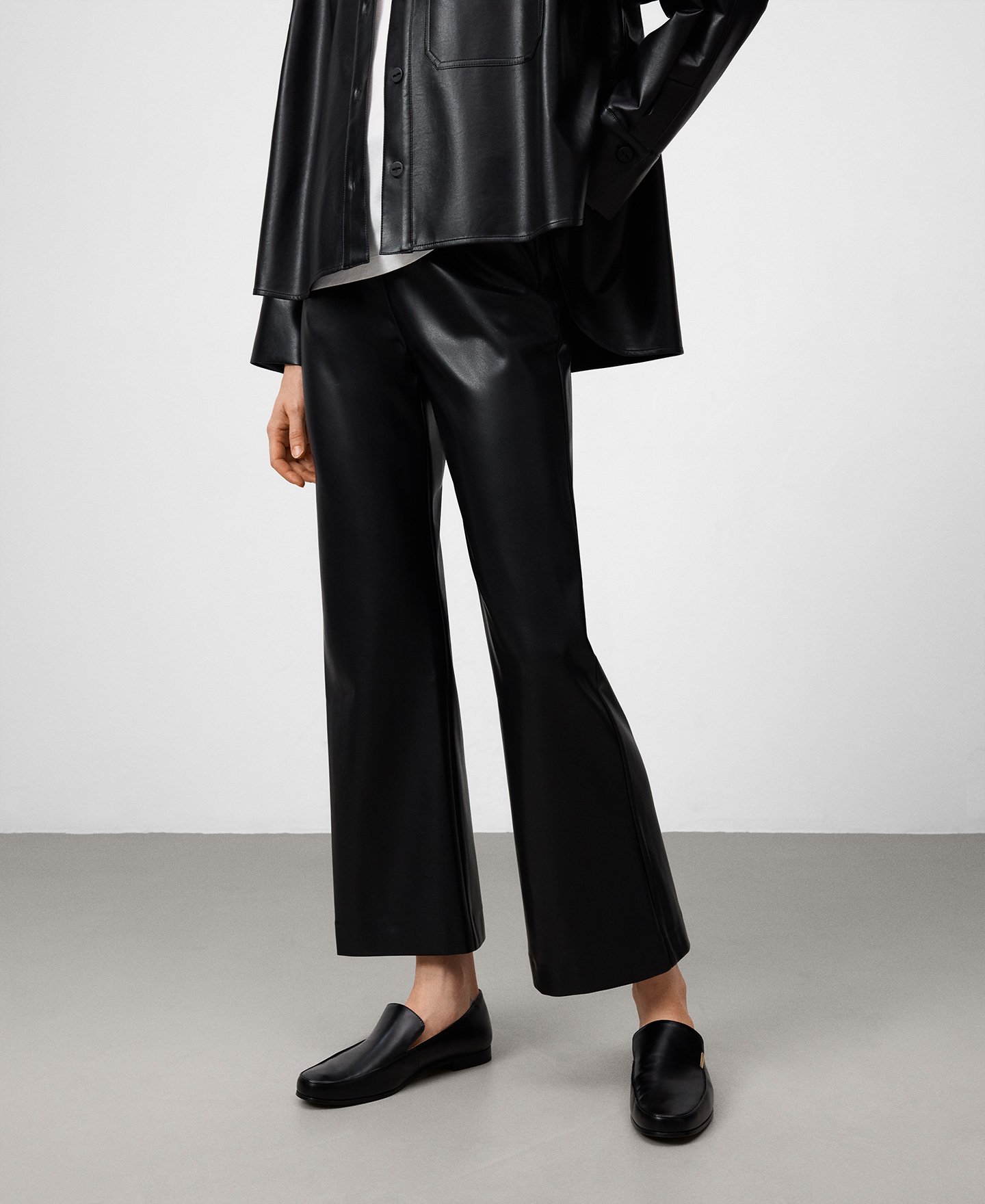 Leather-Non-Leather flare trousers woman image number 0