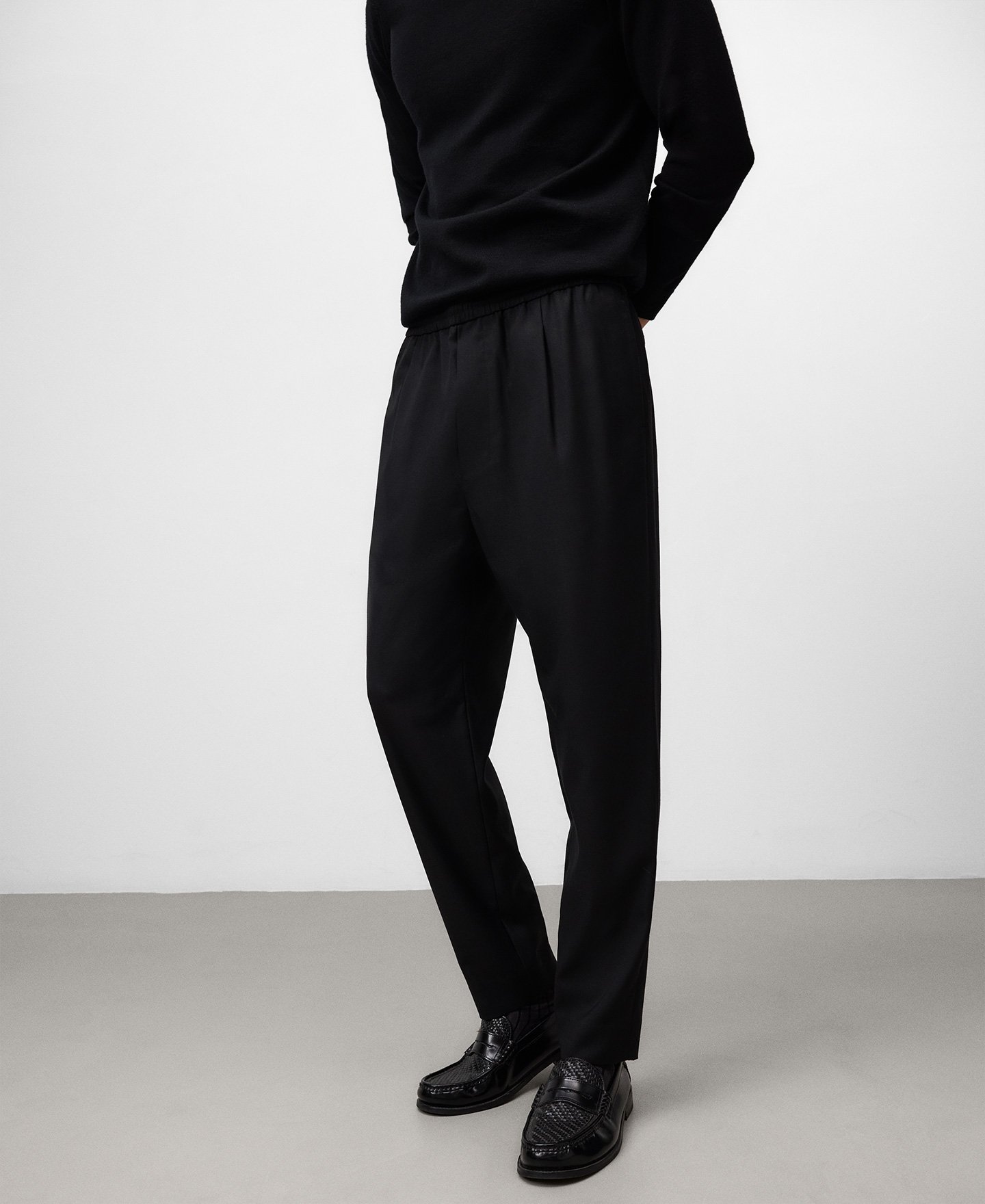 Pantalón jogger pinzas hombre image number 0