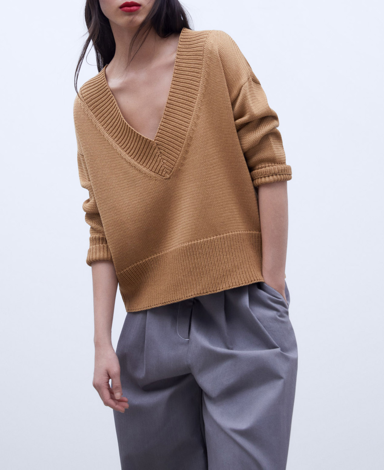 V-neckline knitted sweater image number 0