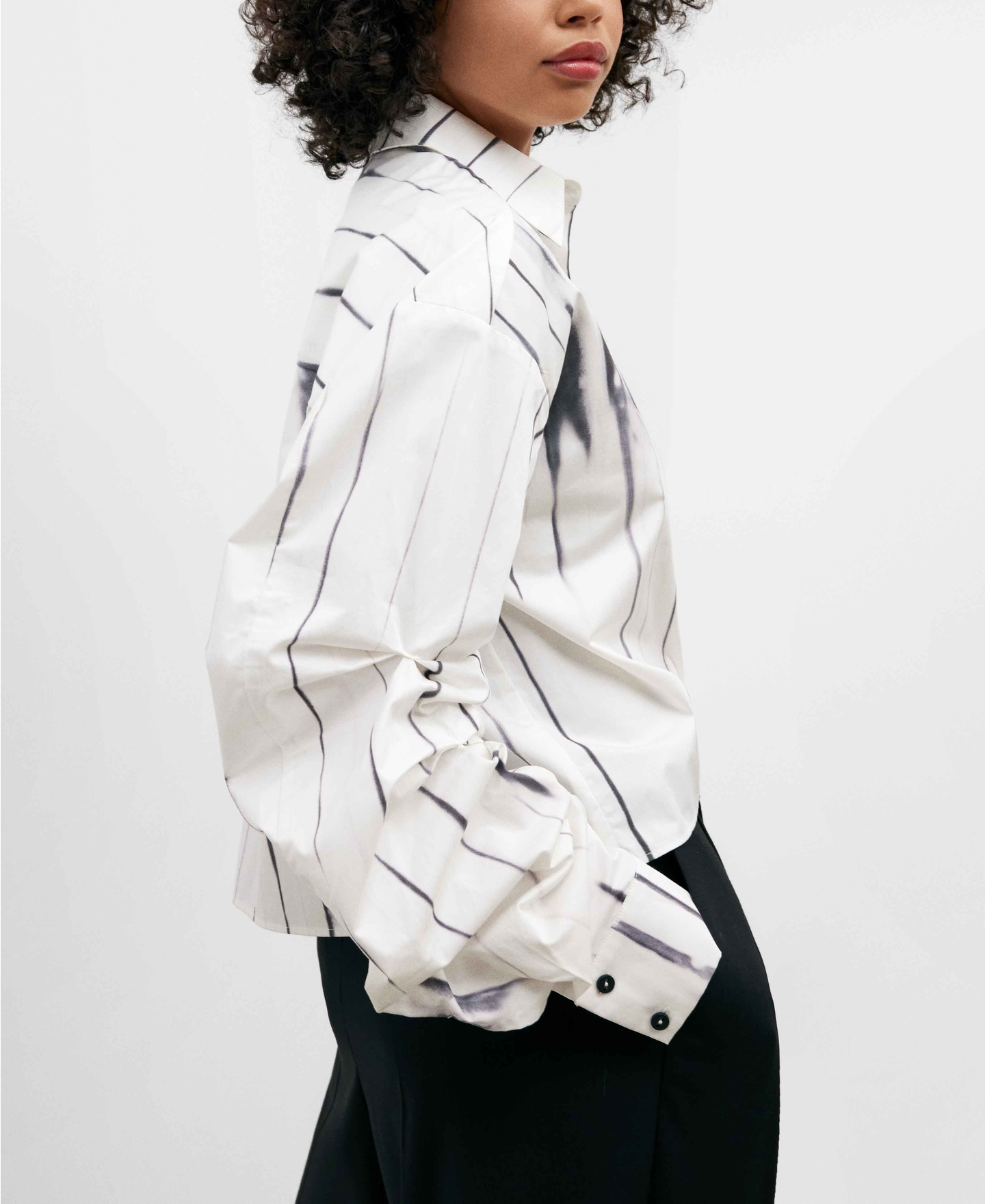 Printed short cotton shirt for women image number 3