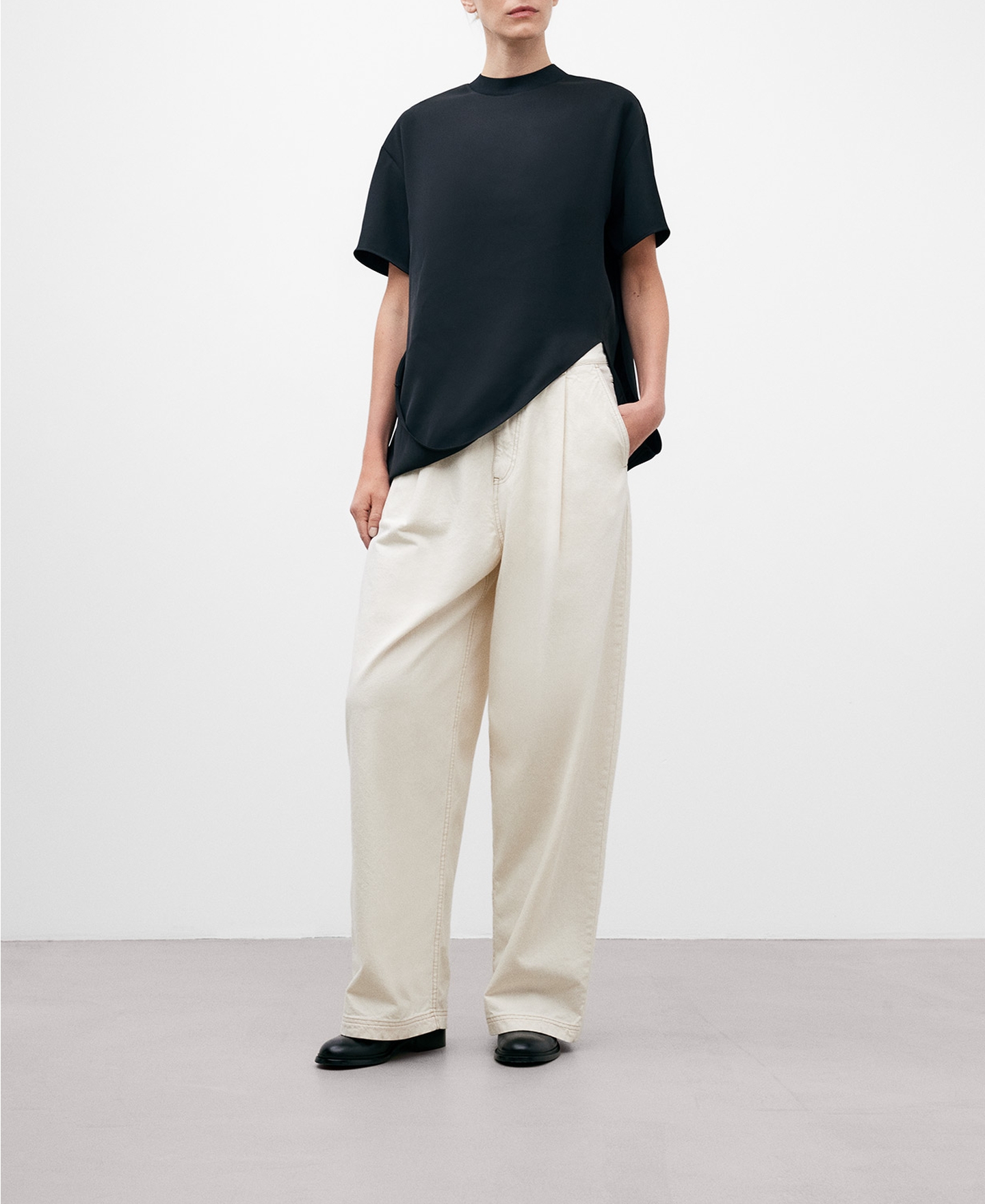 Black asymmetric T-shirt for women image number 1