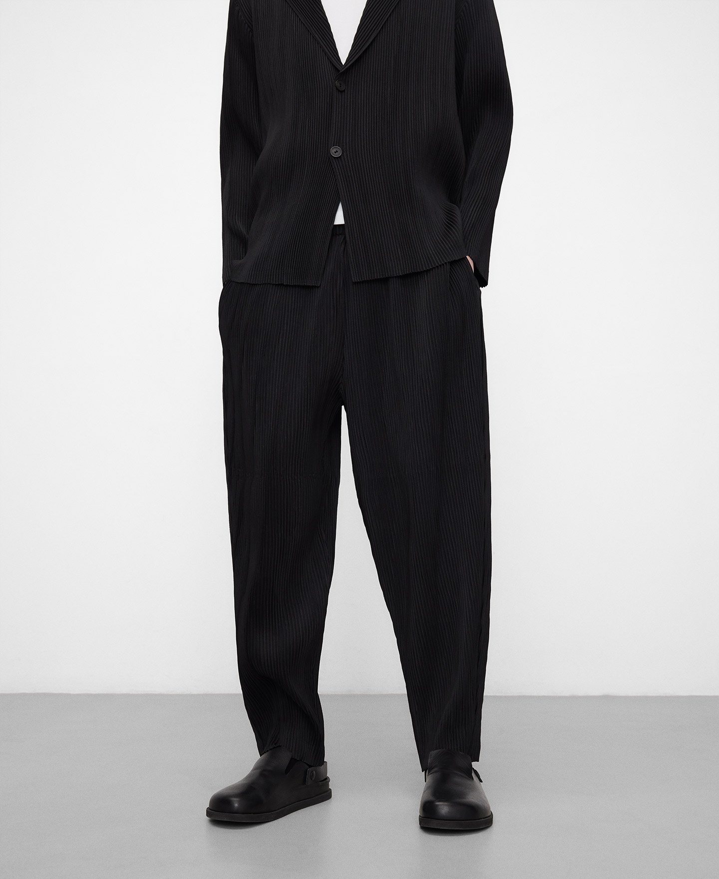 Barrel fit crinkle trousers image number 0