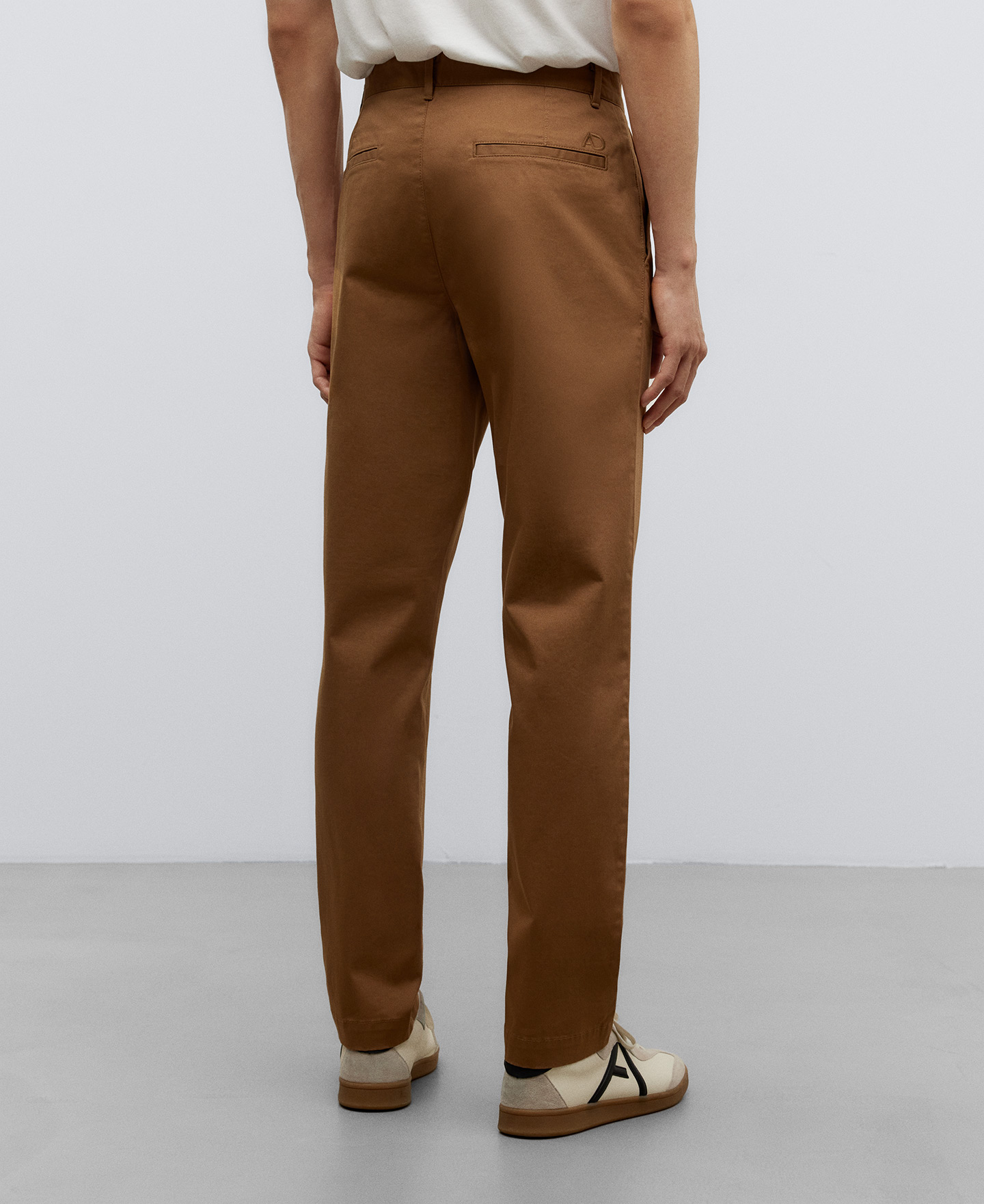 Pantalon chino en twill de coton pour homme image number 2
