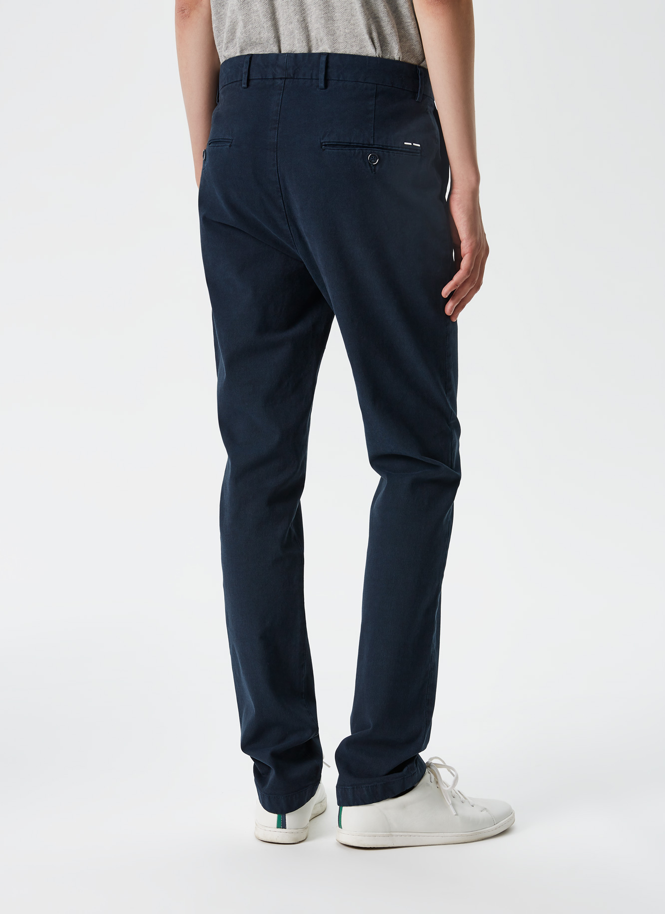 Pantalón de algodón elástico tipo chino image number 1