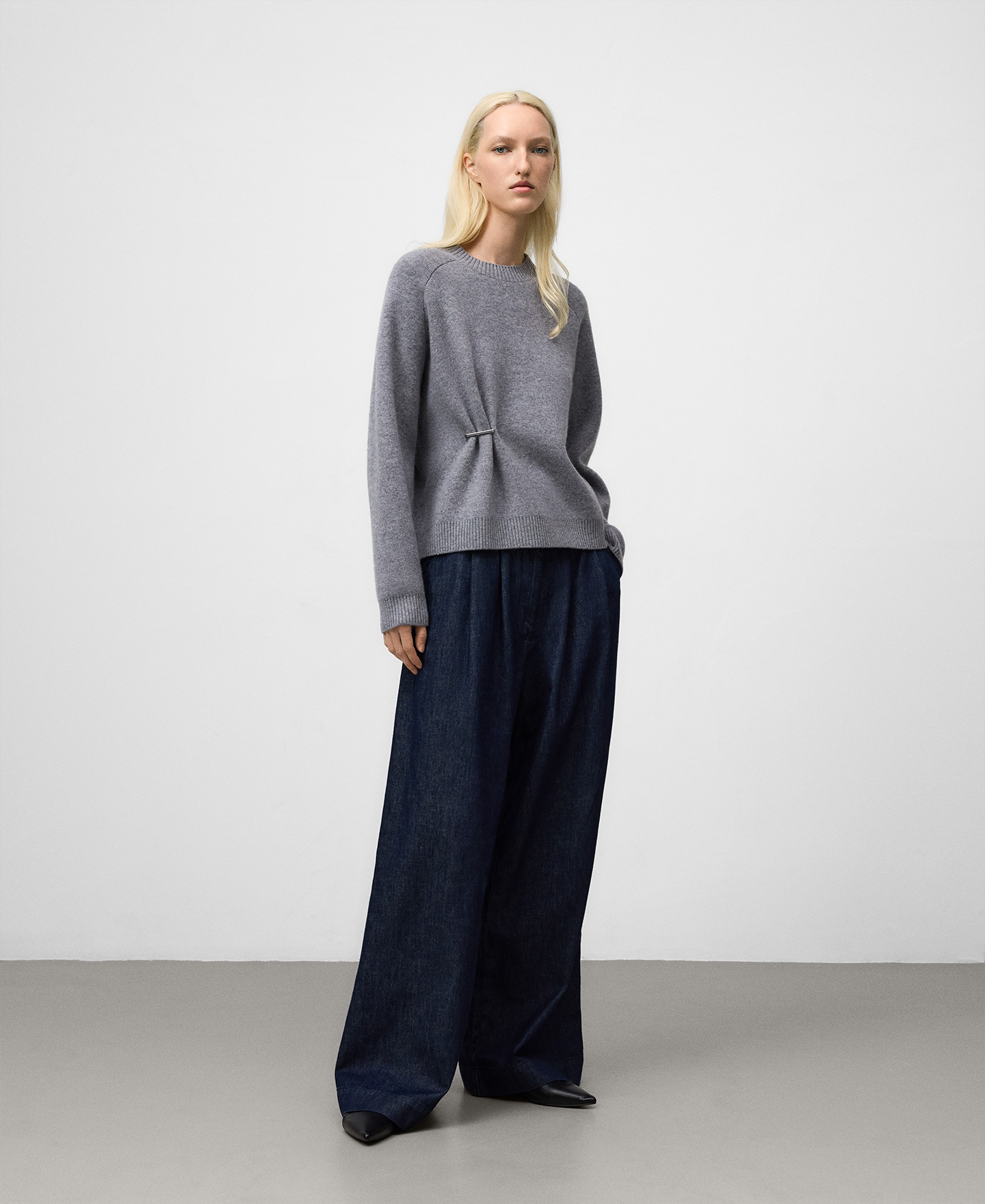 Wool sweater with metal piece woman image number 1