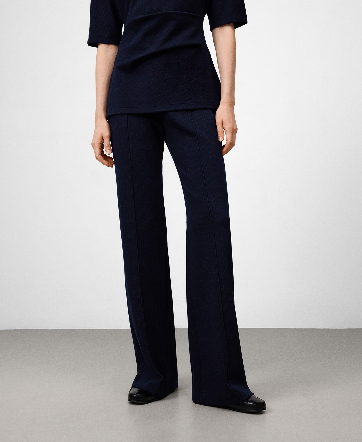 Calças largas às riscas para mulher image number 0