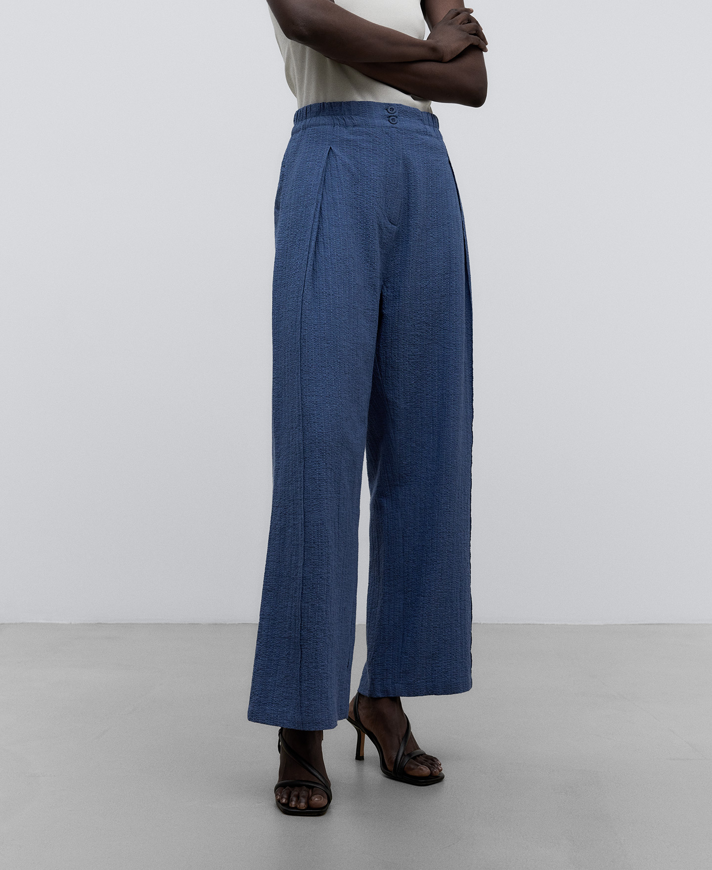Pantalón a rayas azul mujer image number 0
