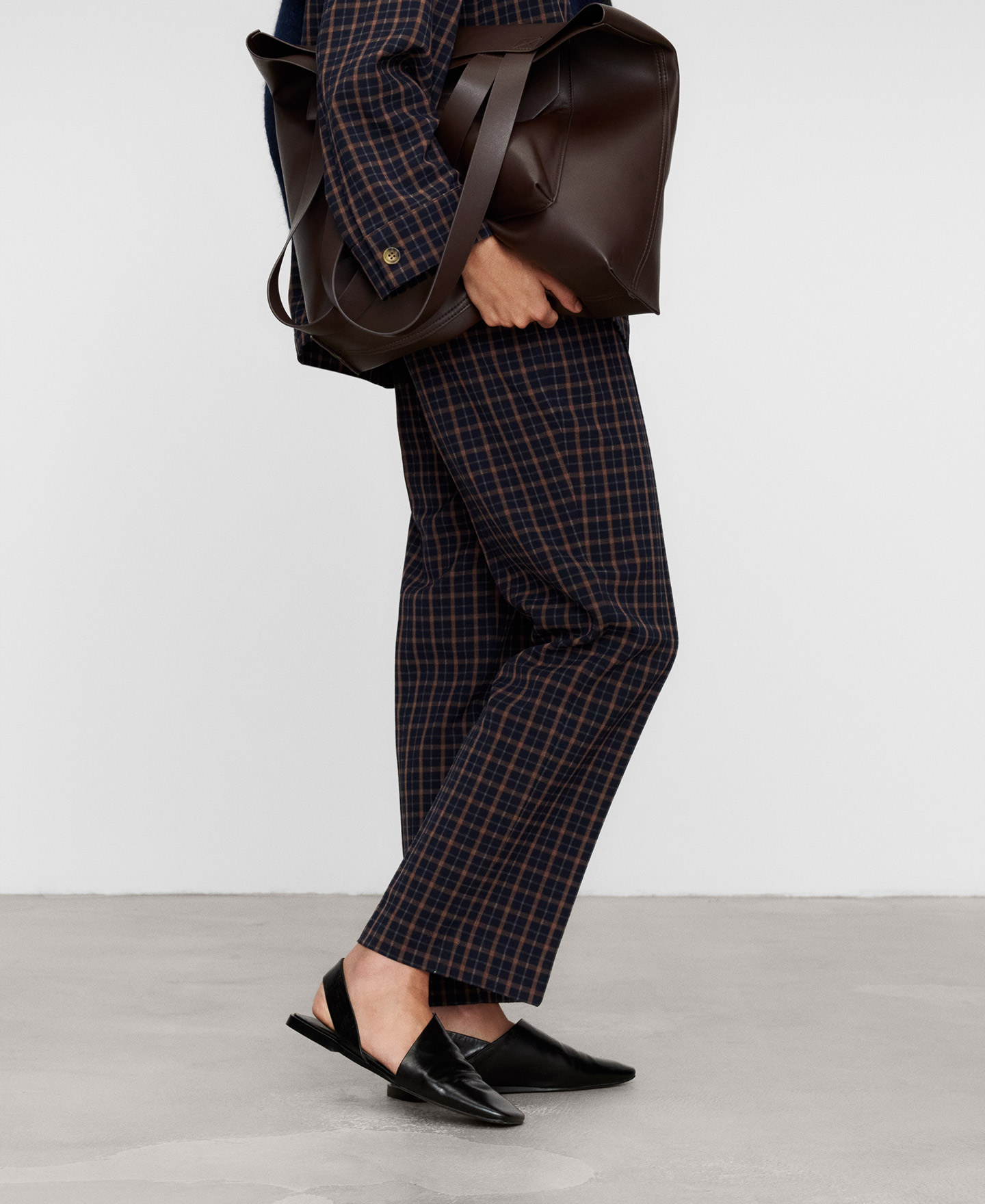 Tailored checkered trousers image number 2