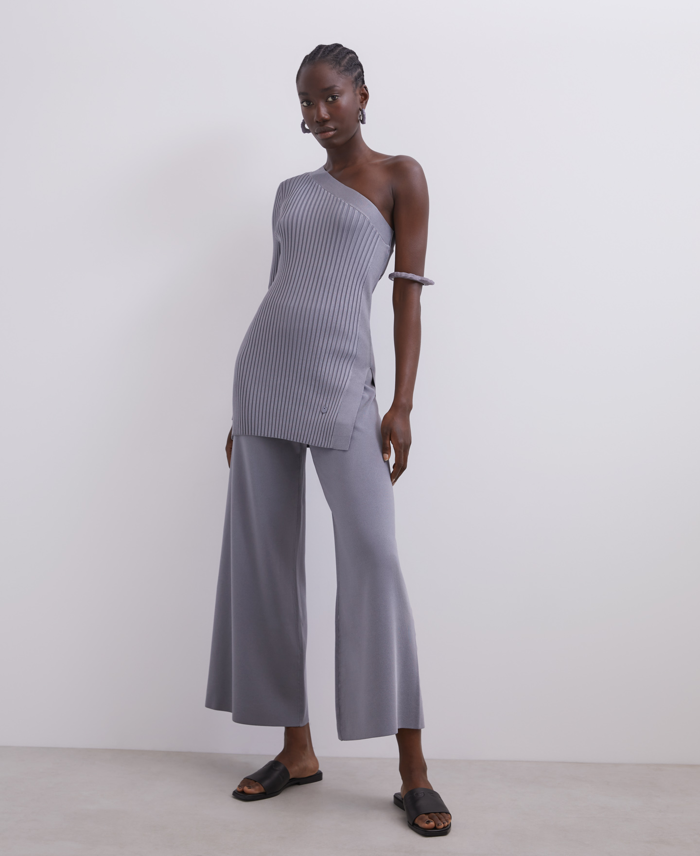 Rubber knit high rise pants image number 3