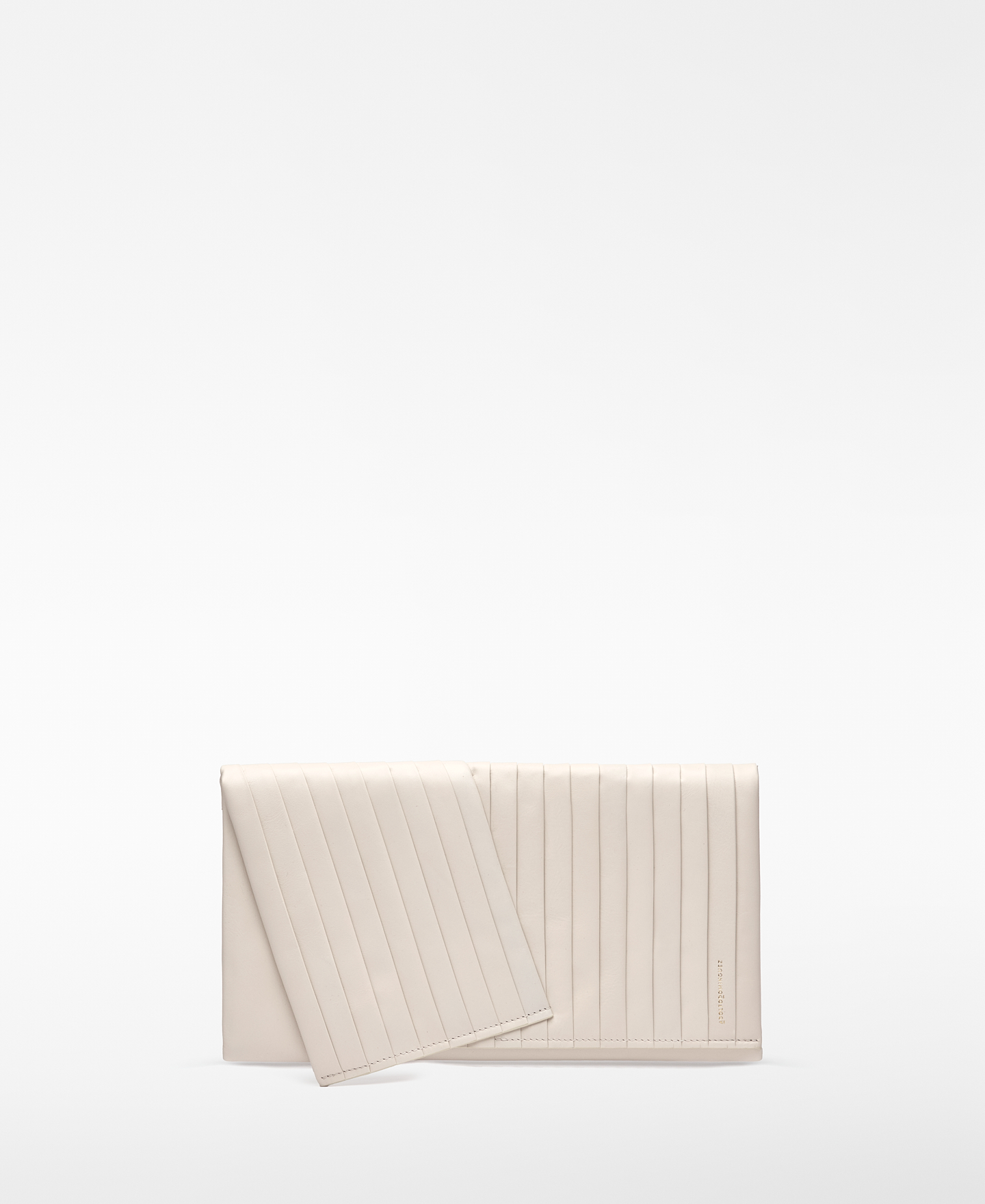 Maxi clutch piel plisada mujer image number 0