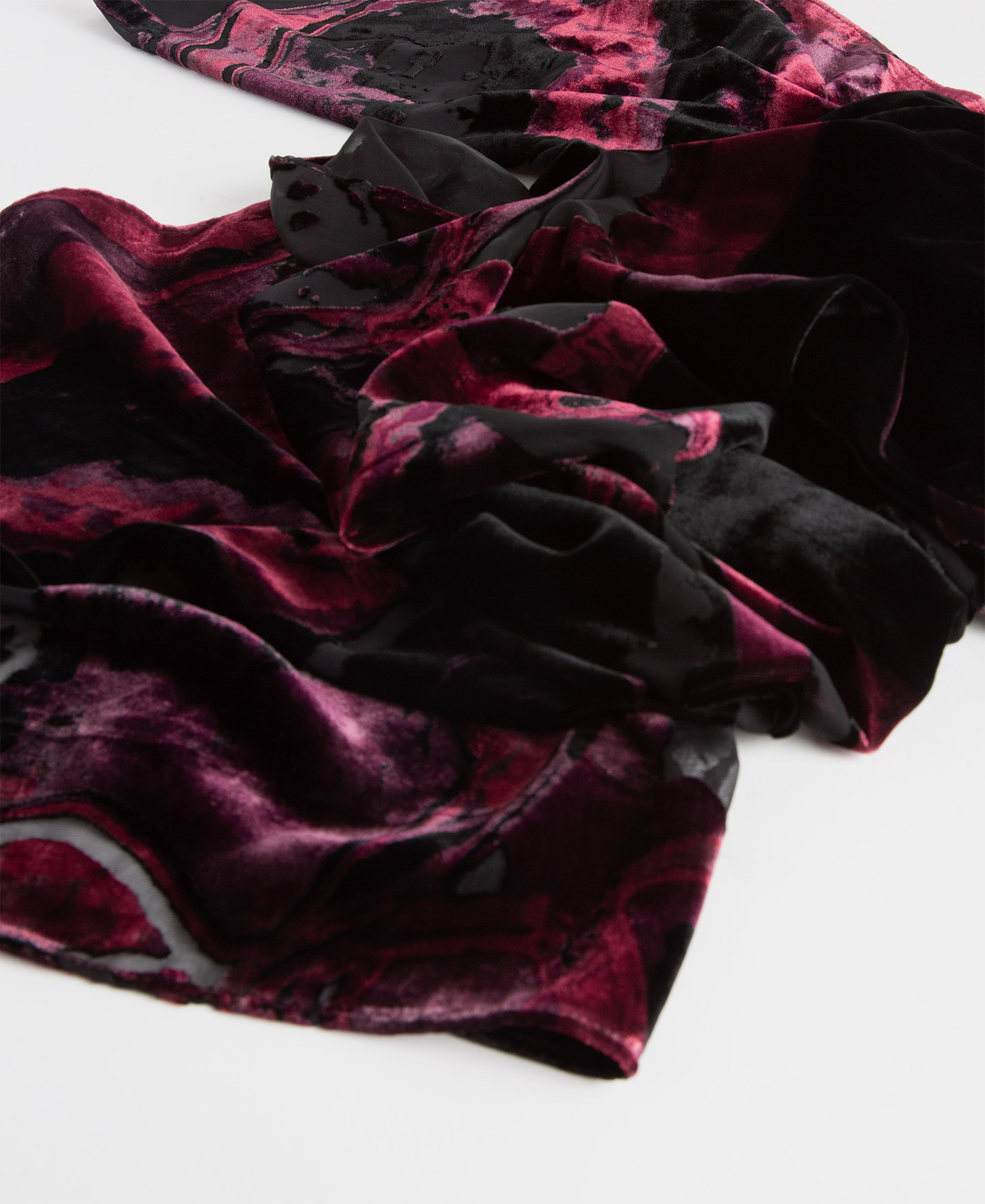 Printed shawl in velvet devoré image number 2