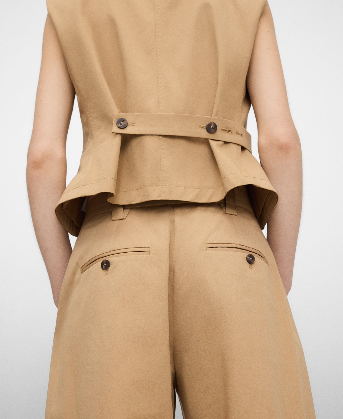 Pantal&oacute;n barrel fit pinzas algod&oacute;n image number 3