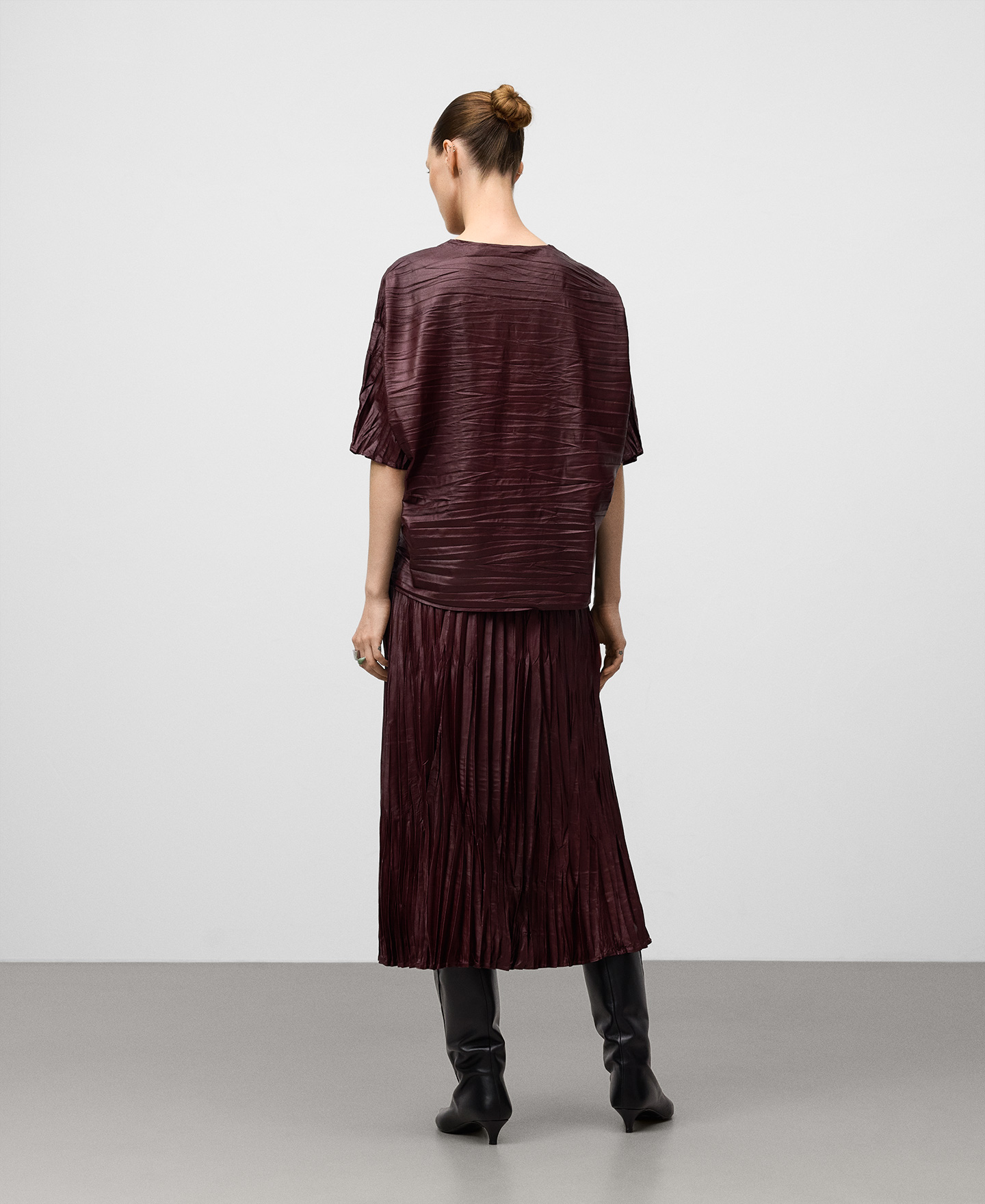 Leather-Non-Leather crinkle skirt image number 2