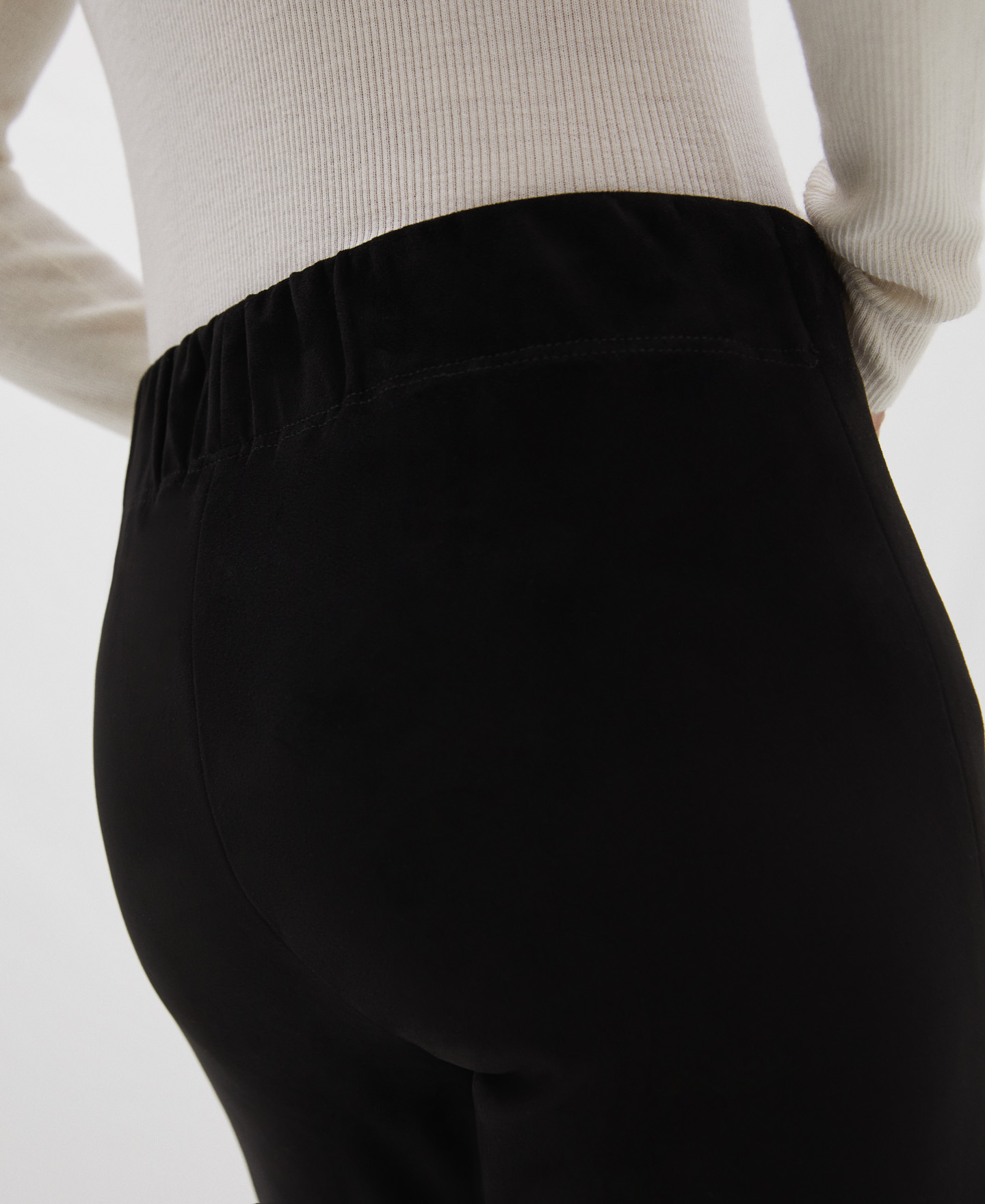 Stretch leggings in faux suede image number 3