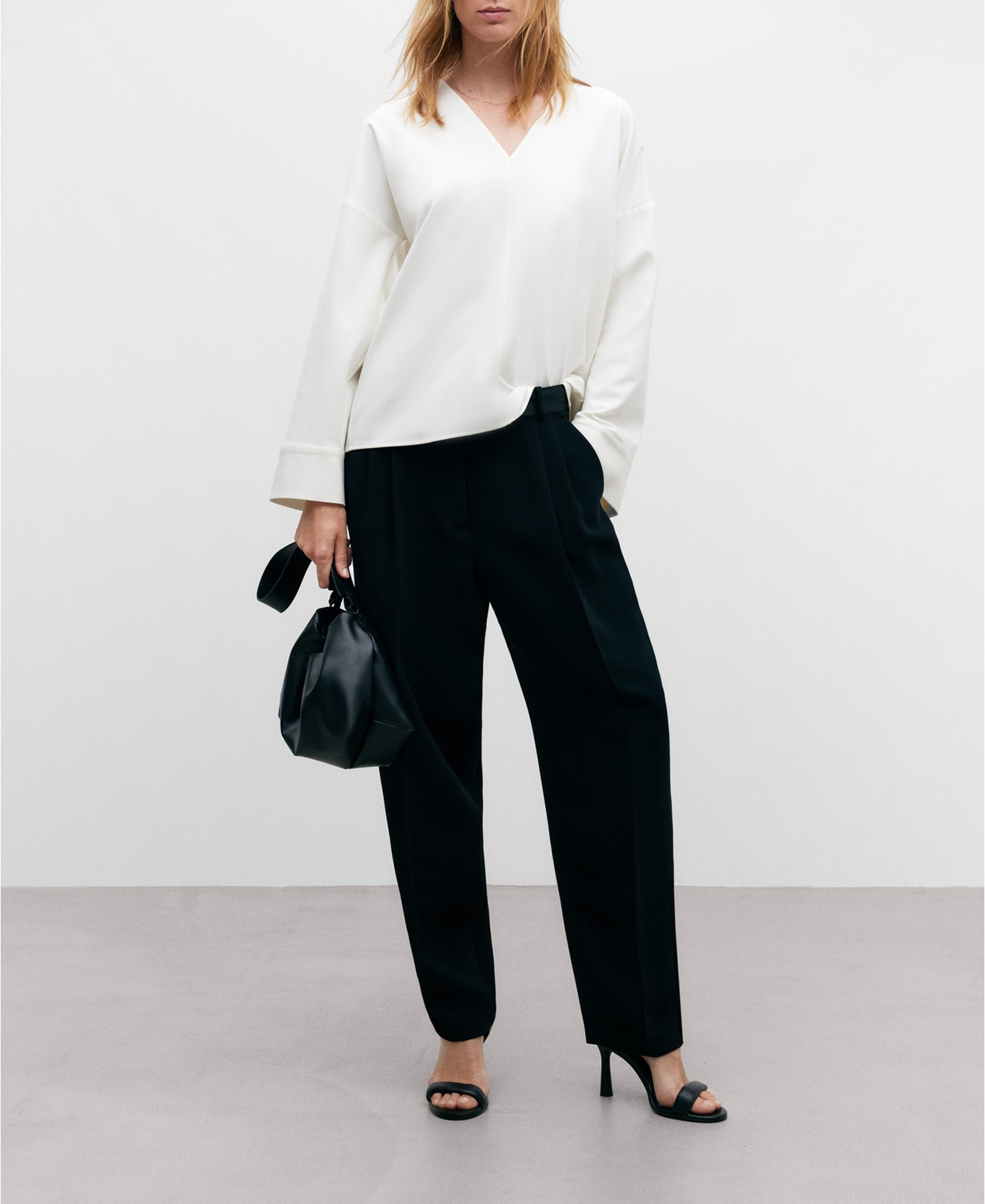 Blusa escote pico en algodón mujer image number 1