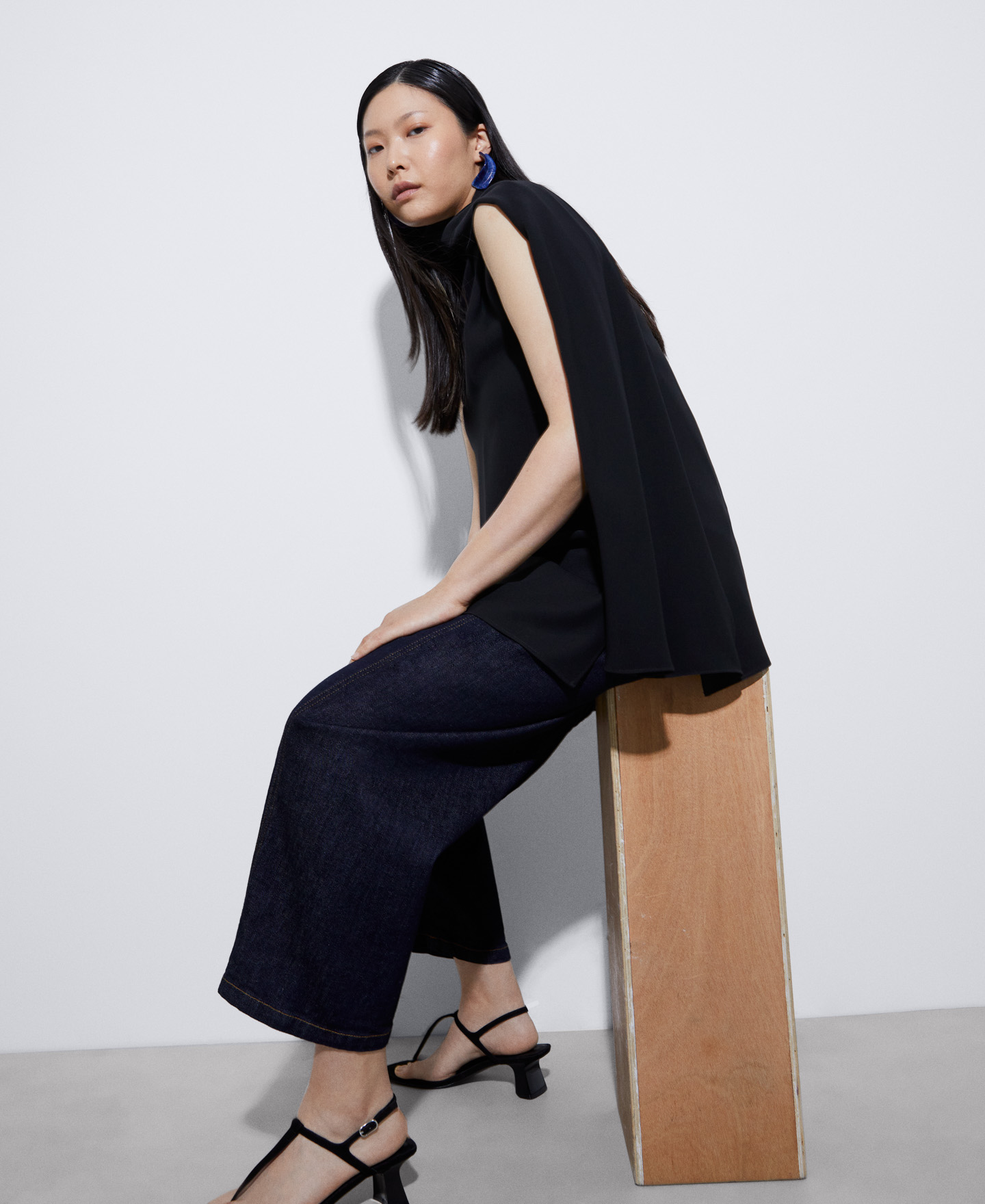 Asymmetrical top in recycled polyester image number 3