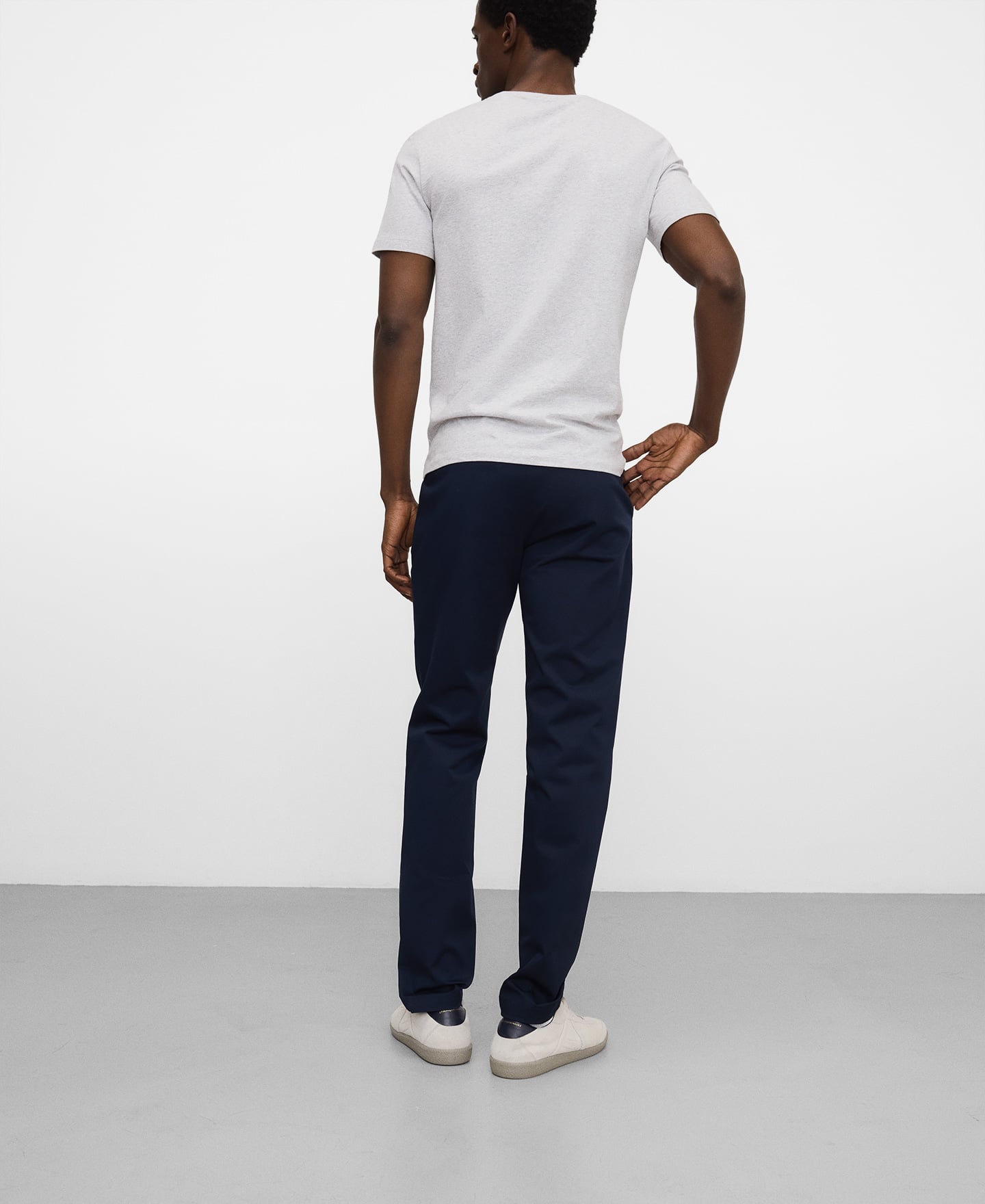 Cal&ccedil;as chino slim fit em algod&atilde;o image number 2