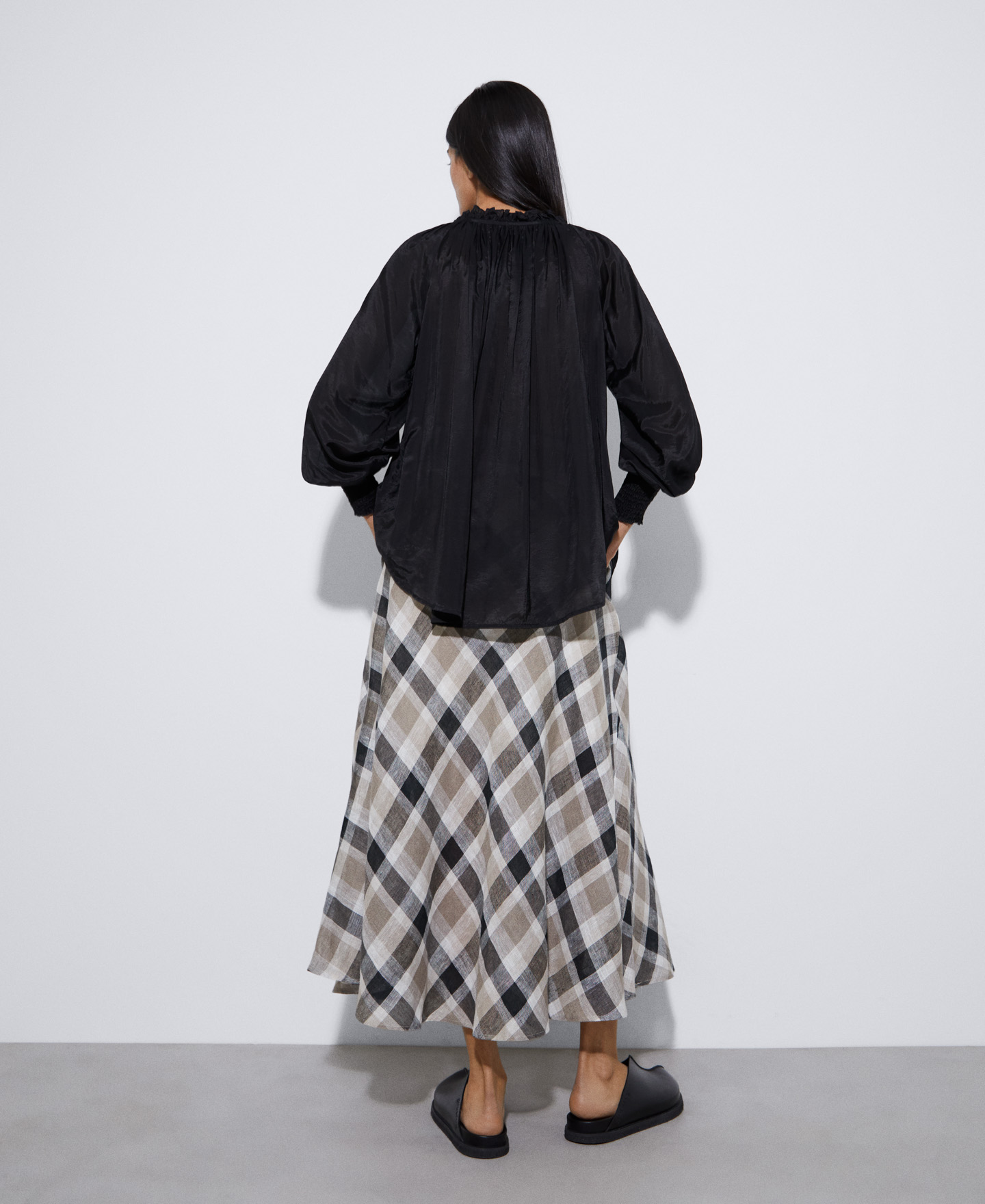 Blusa fruncida con mangas abullonadas image number 2