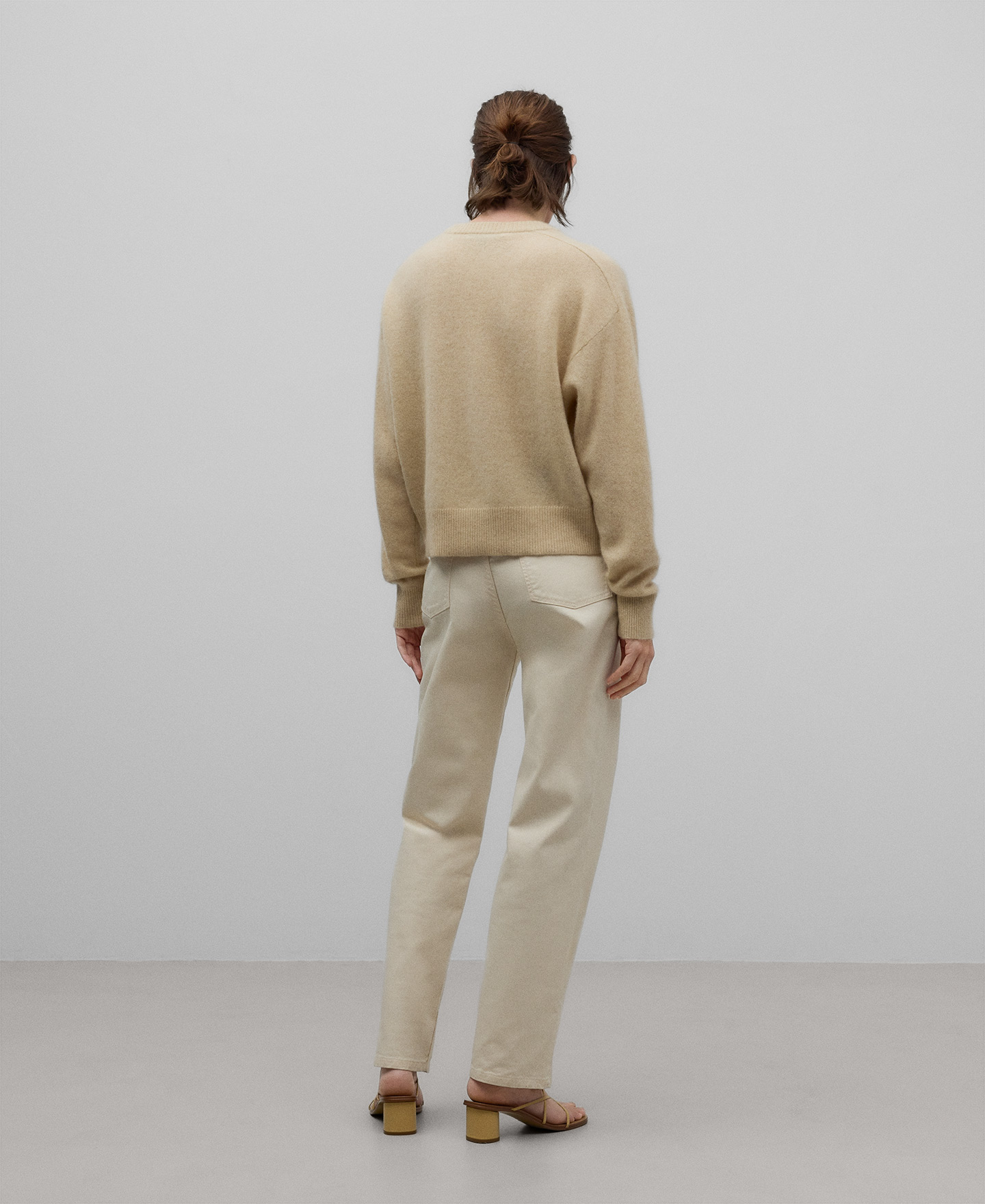 Jersey cuello pico cashmere mujer image number 2