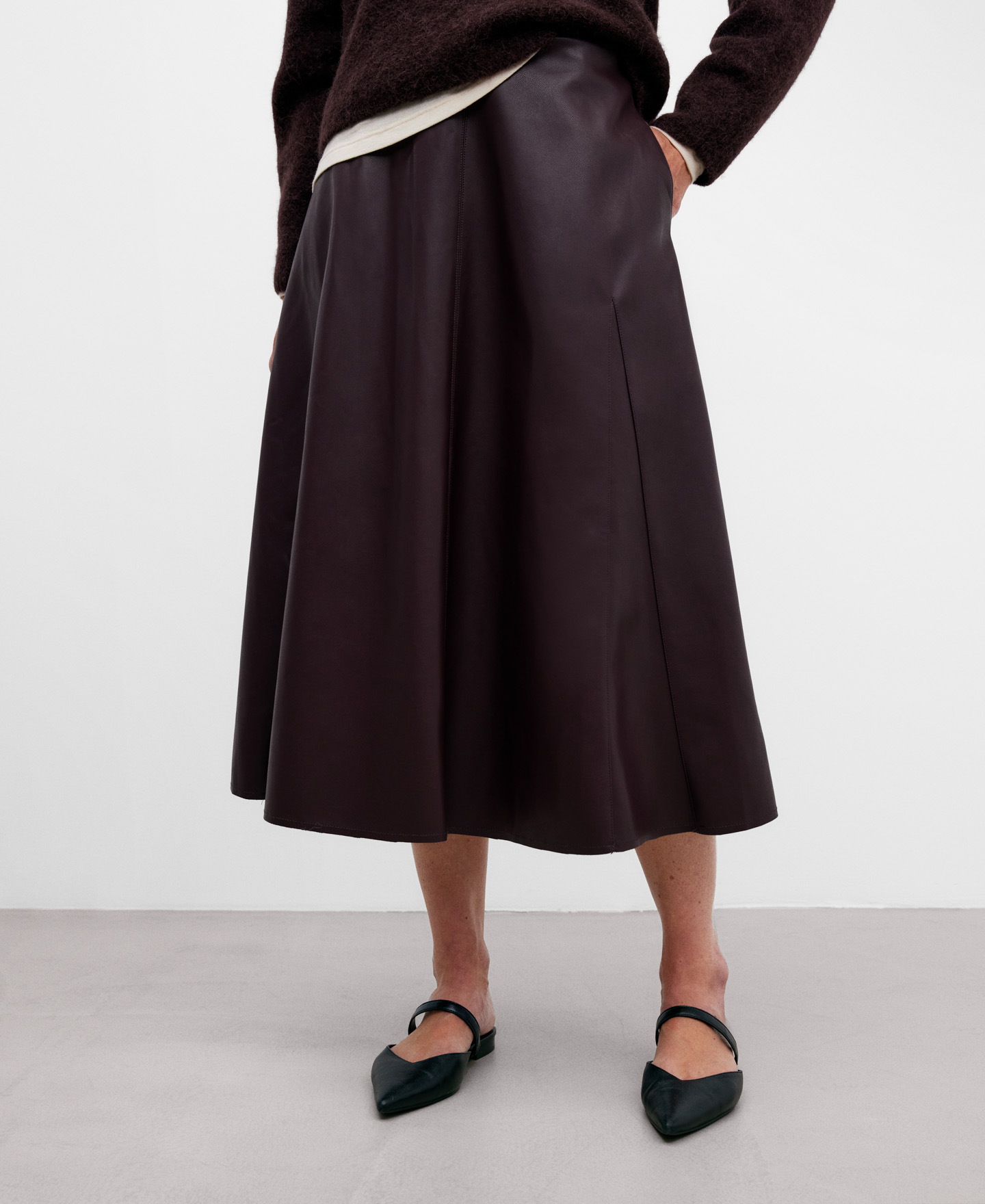 Long skirt with godet hem for women image number 0