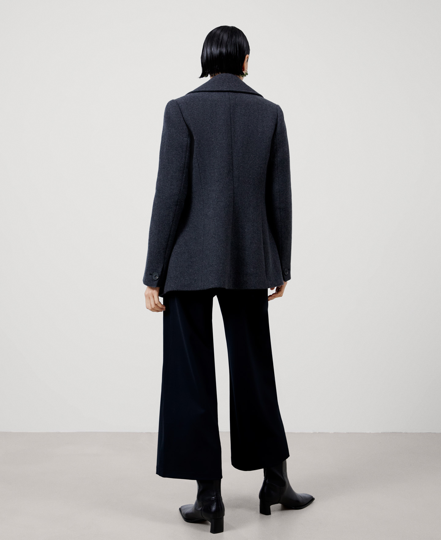 Double-breasted woolen blazer image number 2