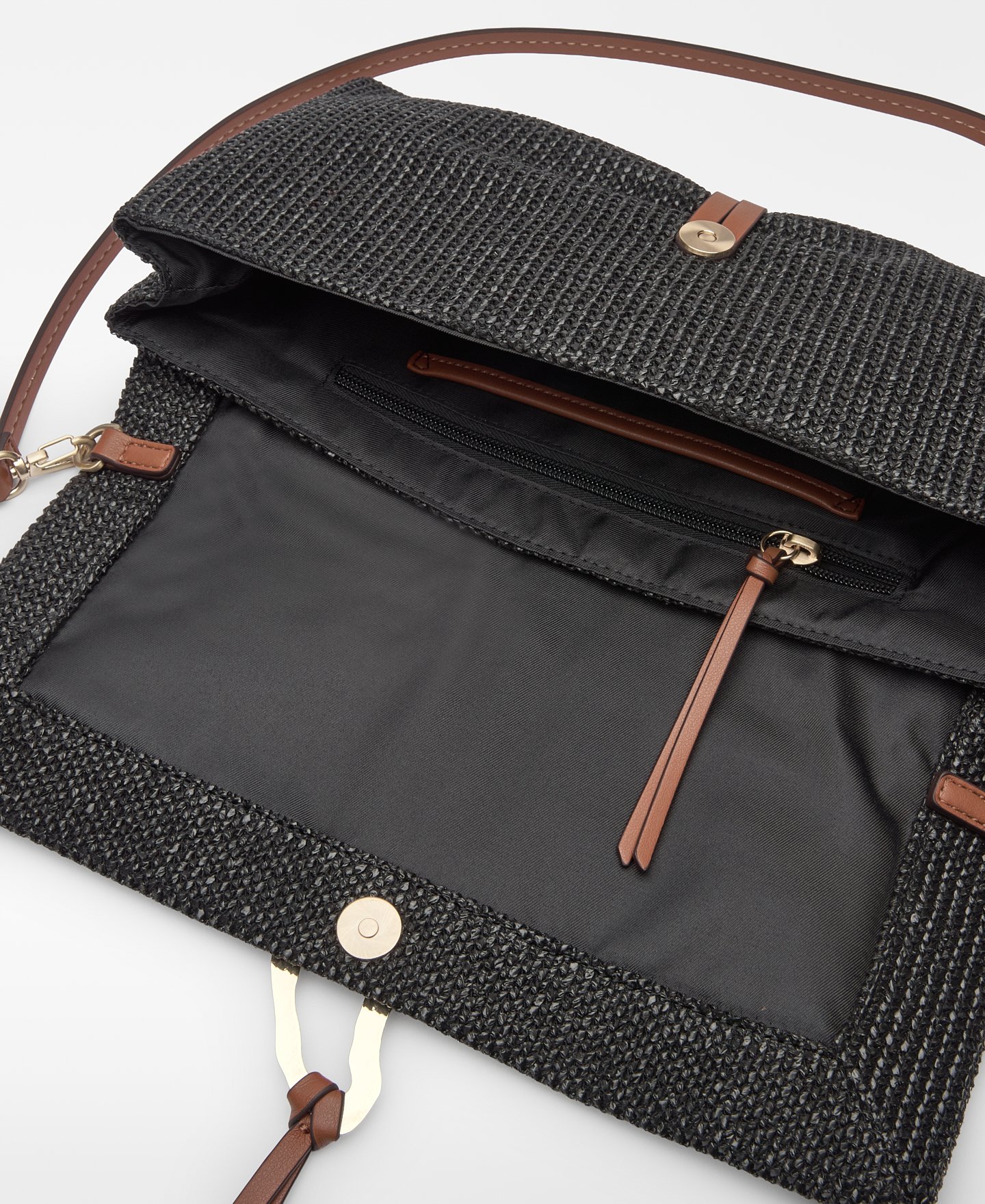 Raffia texture clutch with metal piece image number 3