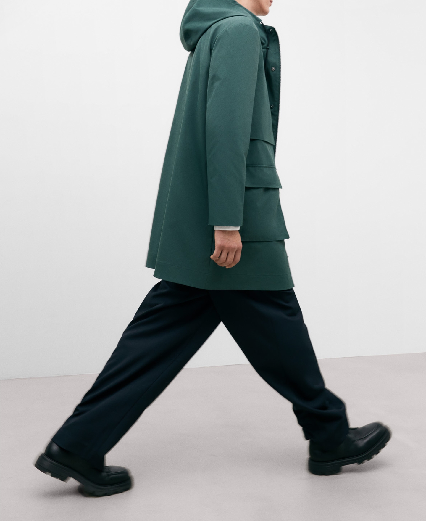 Parka con capucha de poliéster image number 4