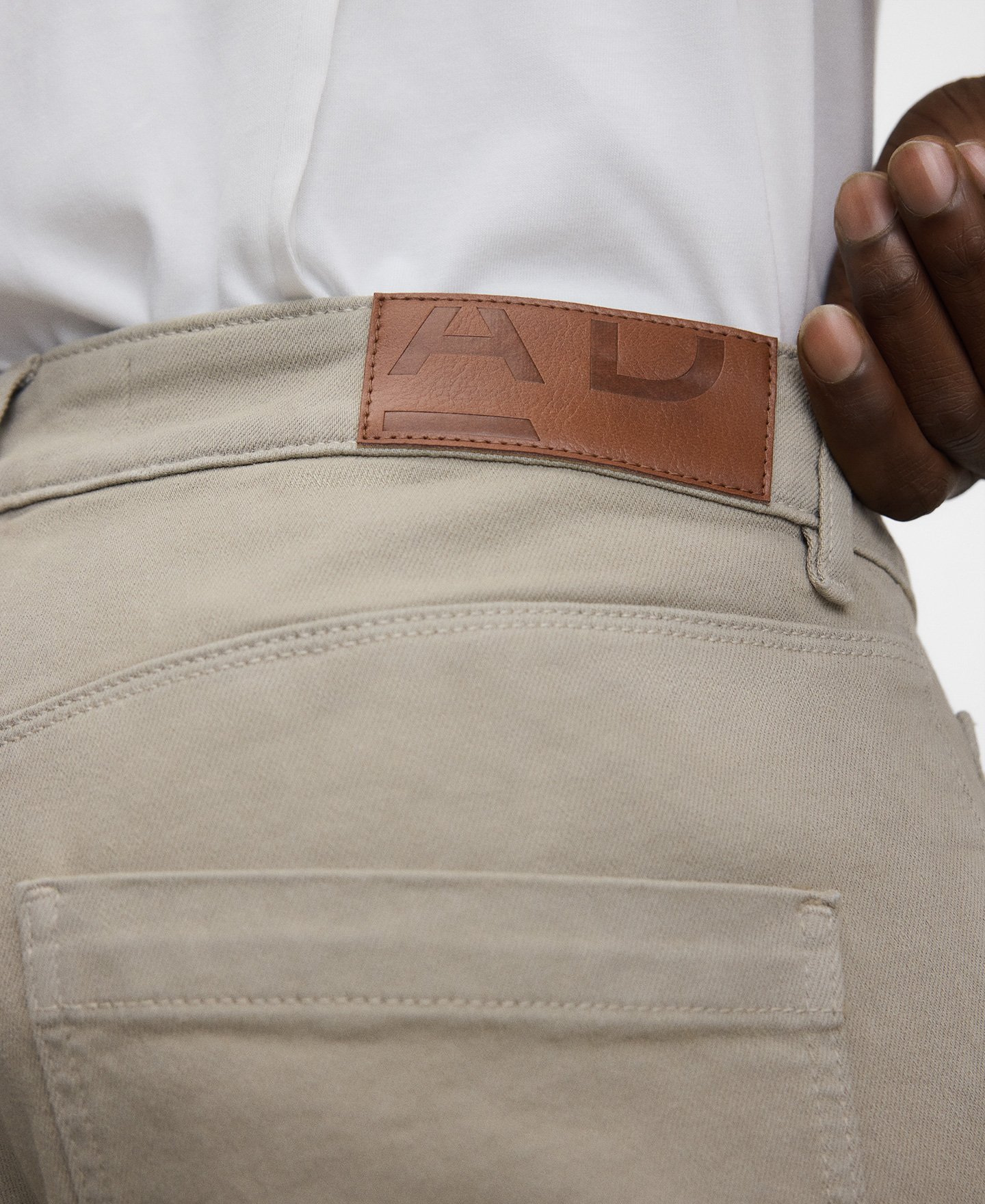 Pantal&oacute;n denim slim fit algod&oacute;n image number 3