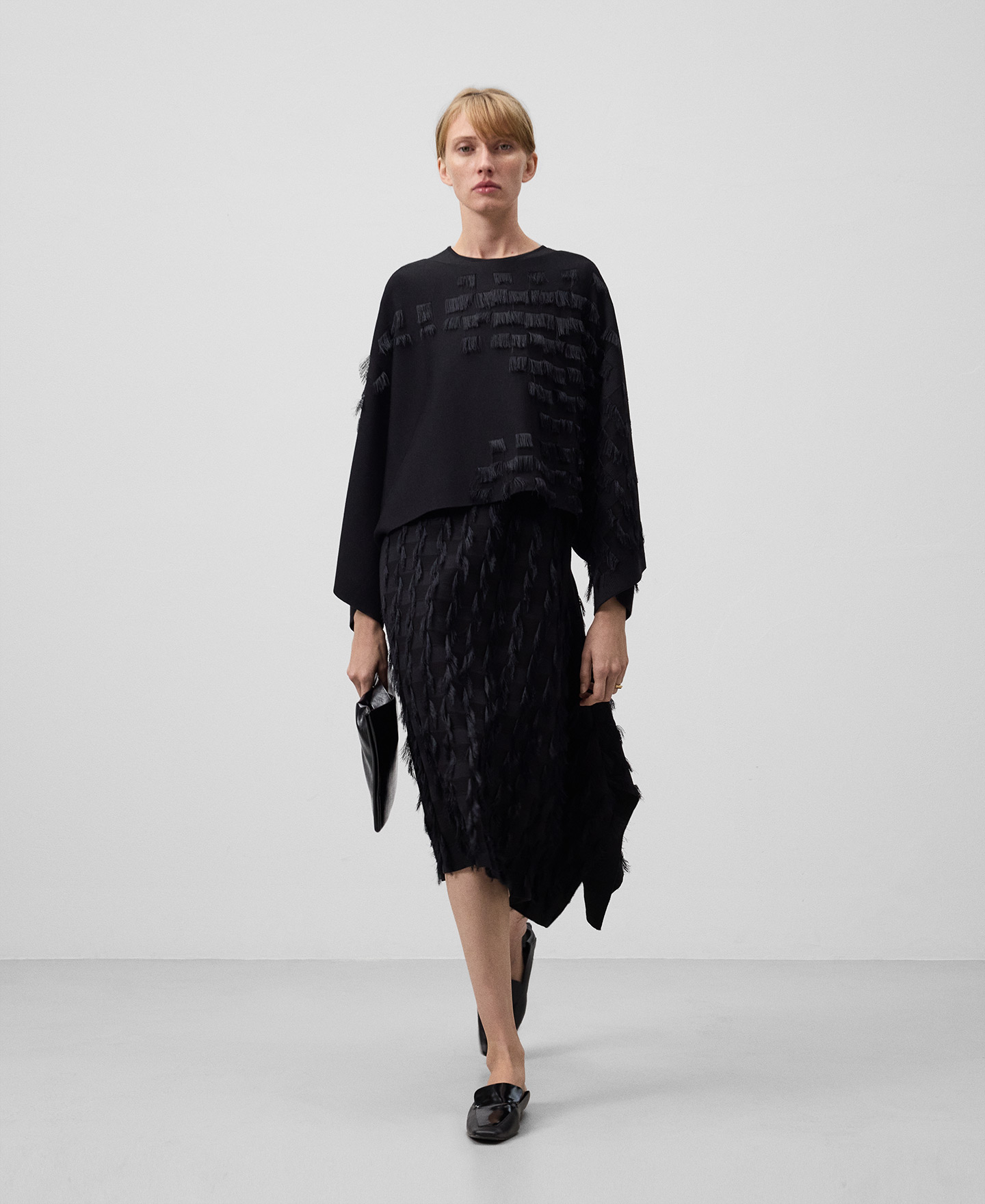Fringe detailing short knit cape woman image number 1
