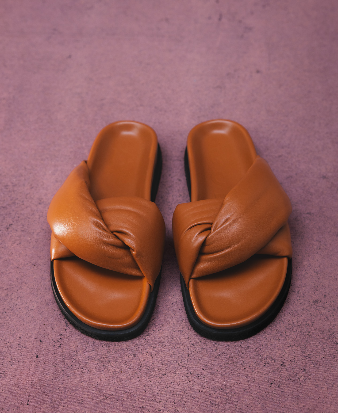 Sandales à brides matelassées en cuir femme image number 3