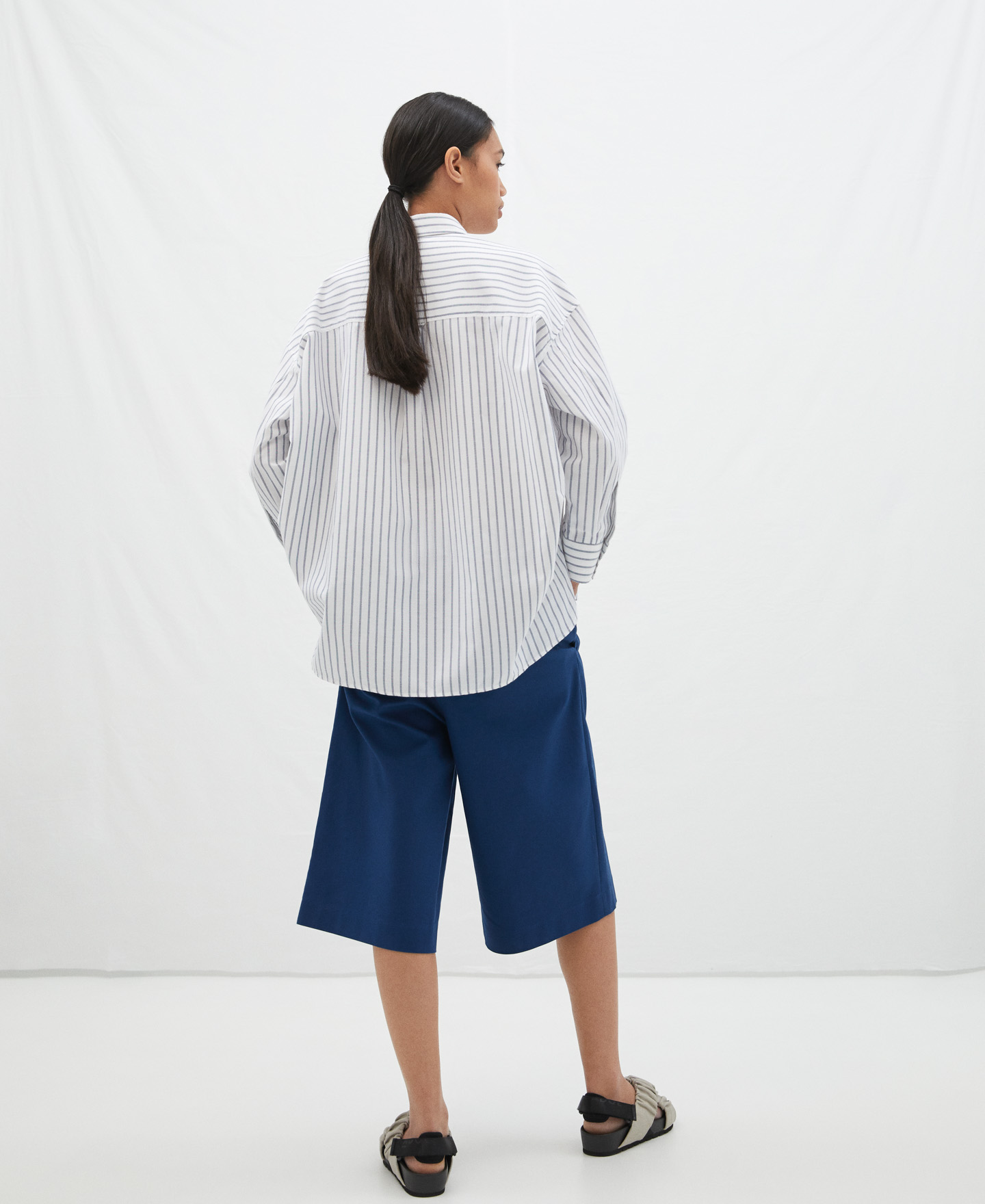 Camisa oversize bolsillo vaciado image number 2