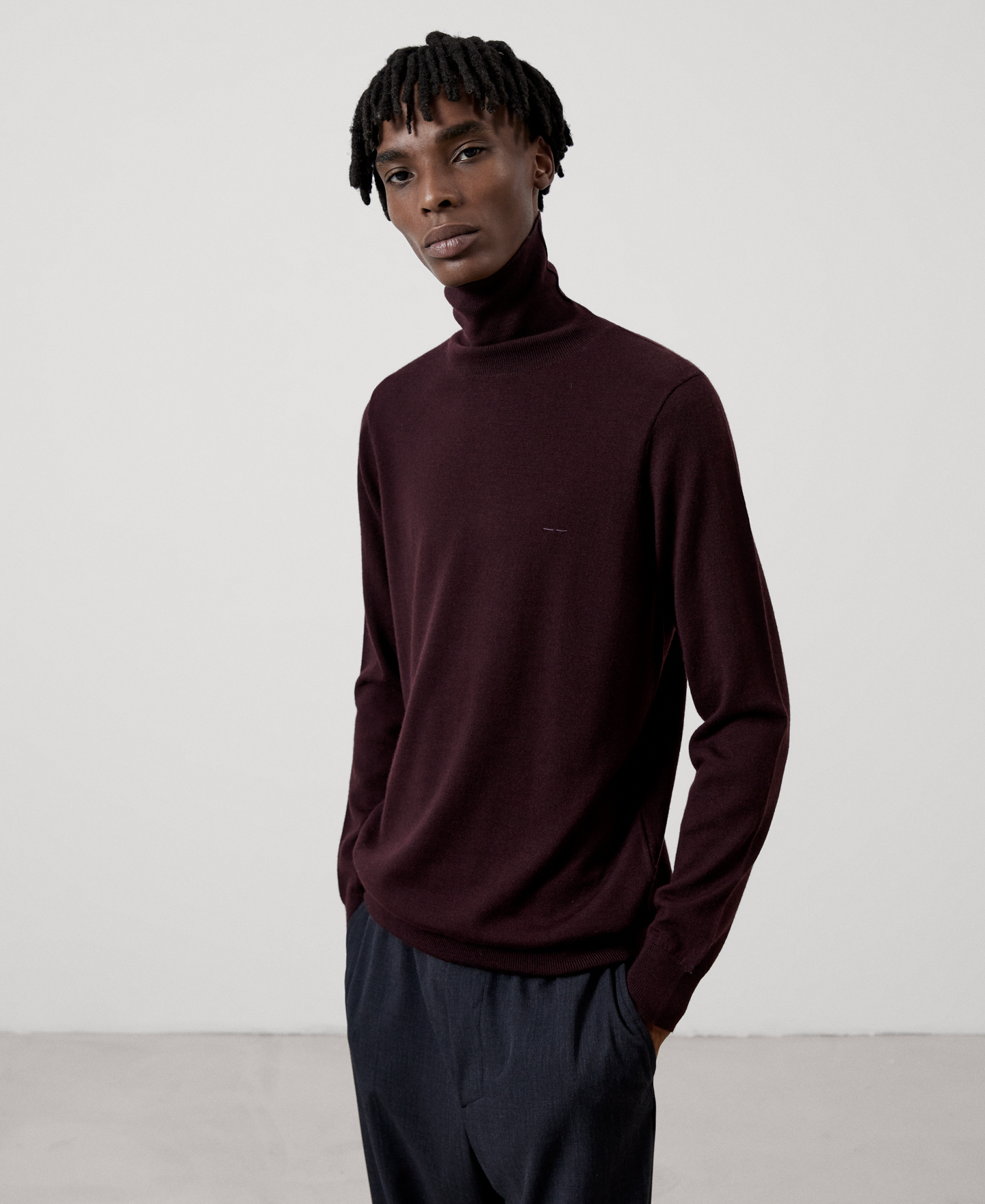 Jersey cuello alto en lana merino image number 0