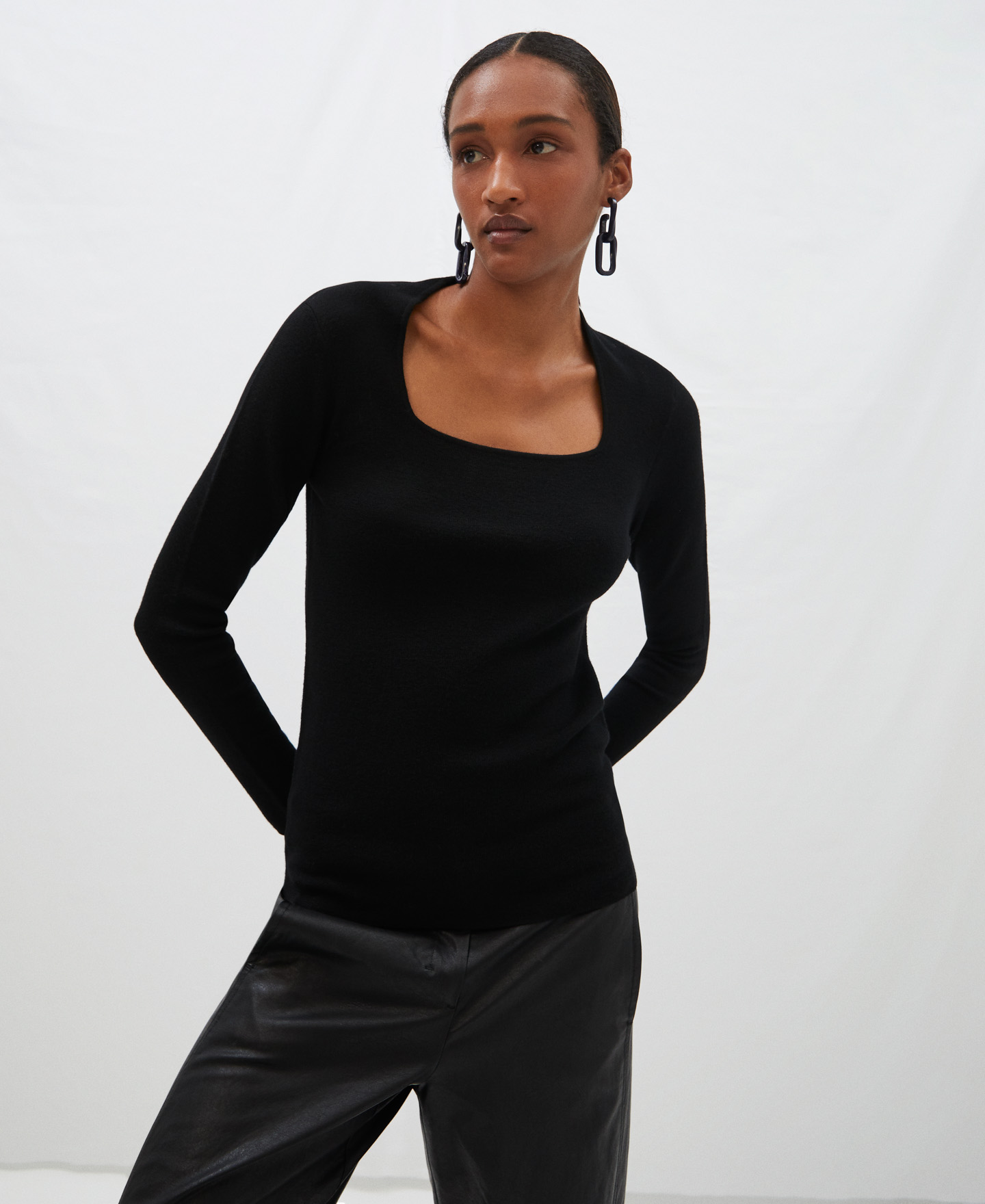 Jersey escote cuadrado en lana merino image number 0