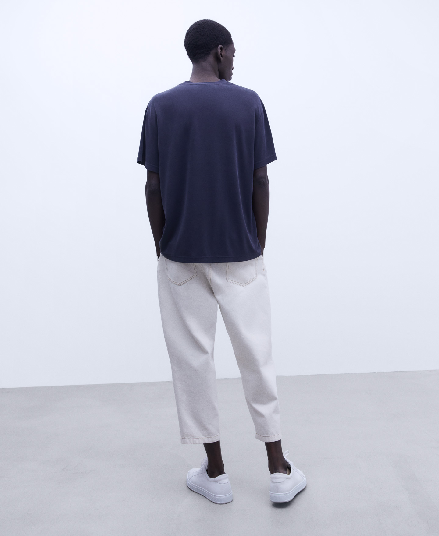 Camiseta oversize en modal image number 2