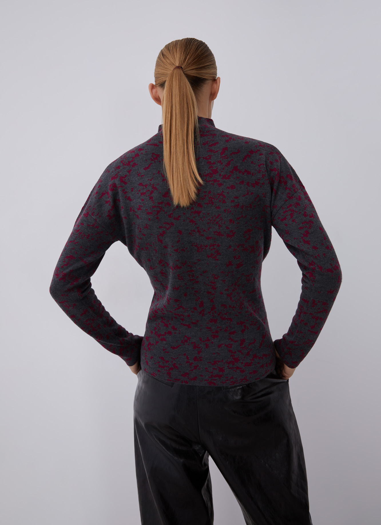 Bicolour perkins collar sweater image number 1