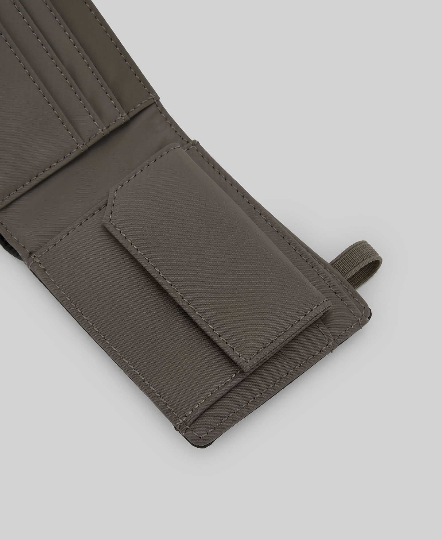 Black nylon wallet man image number 2