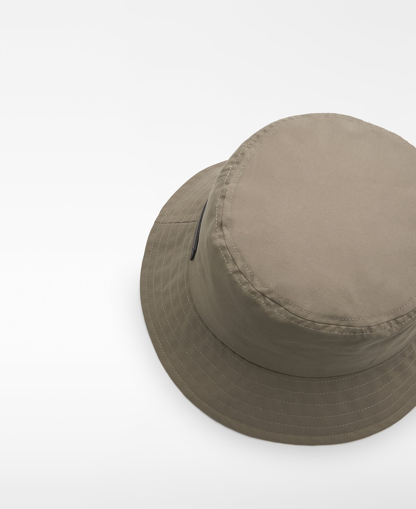 Sombrero bucket impermeable mujer image number 2
