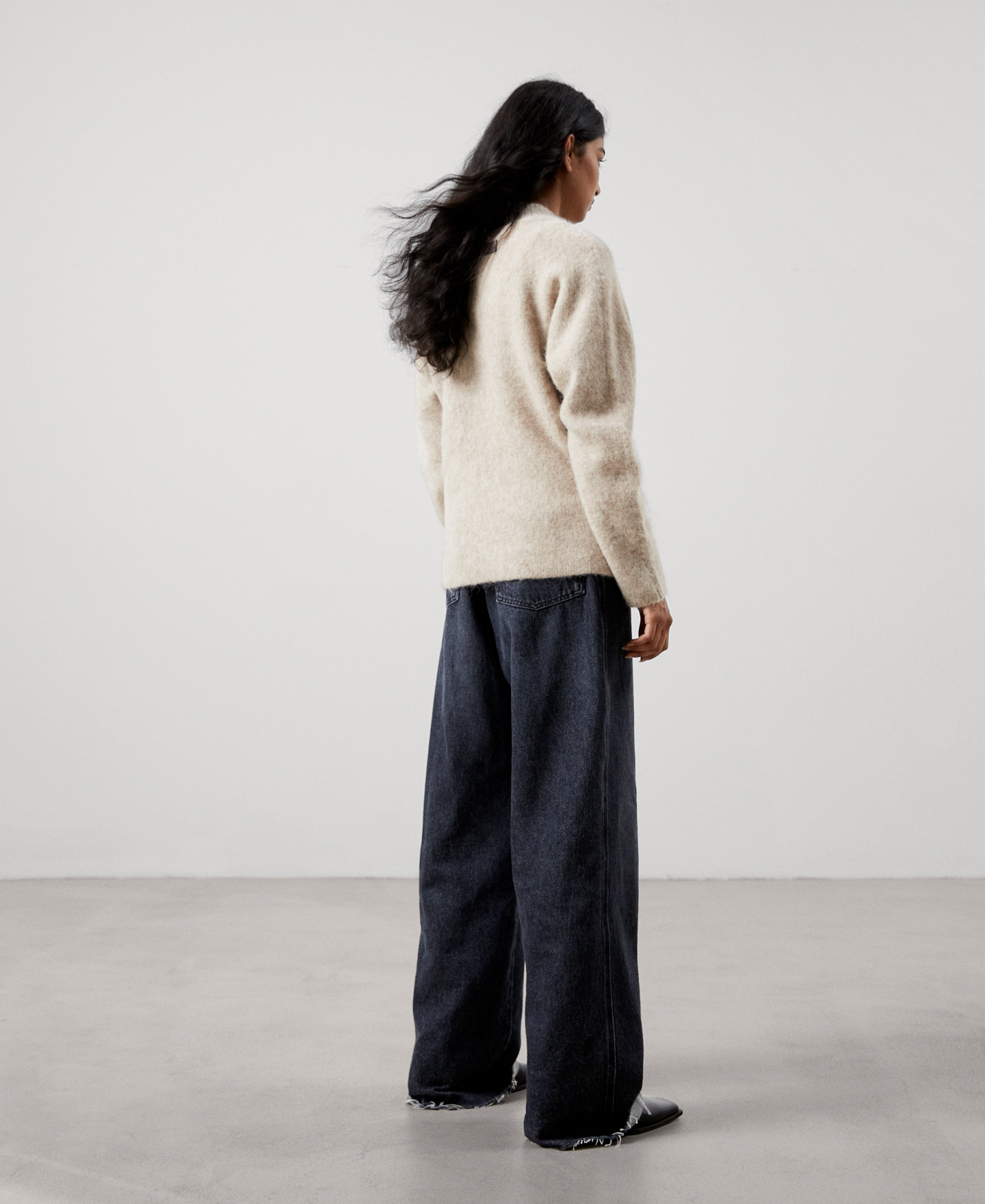 Alpaca fabric sweater image number 2