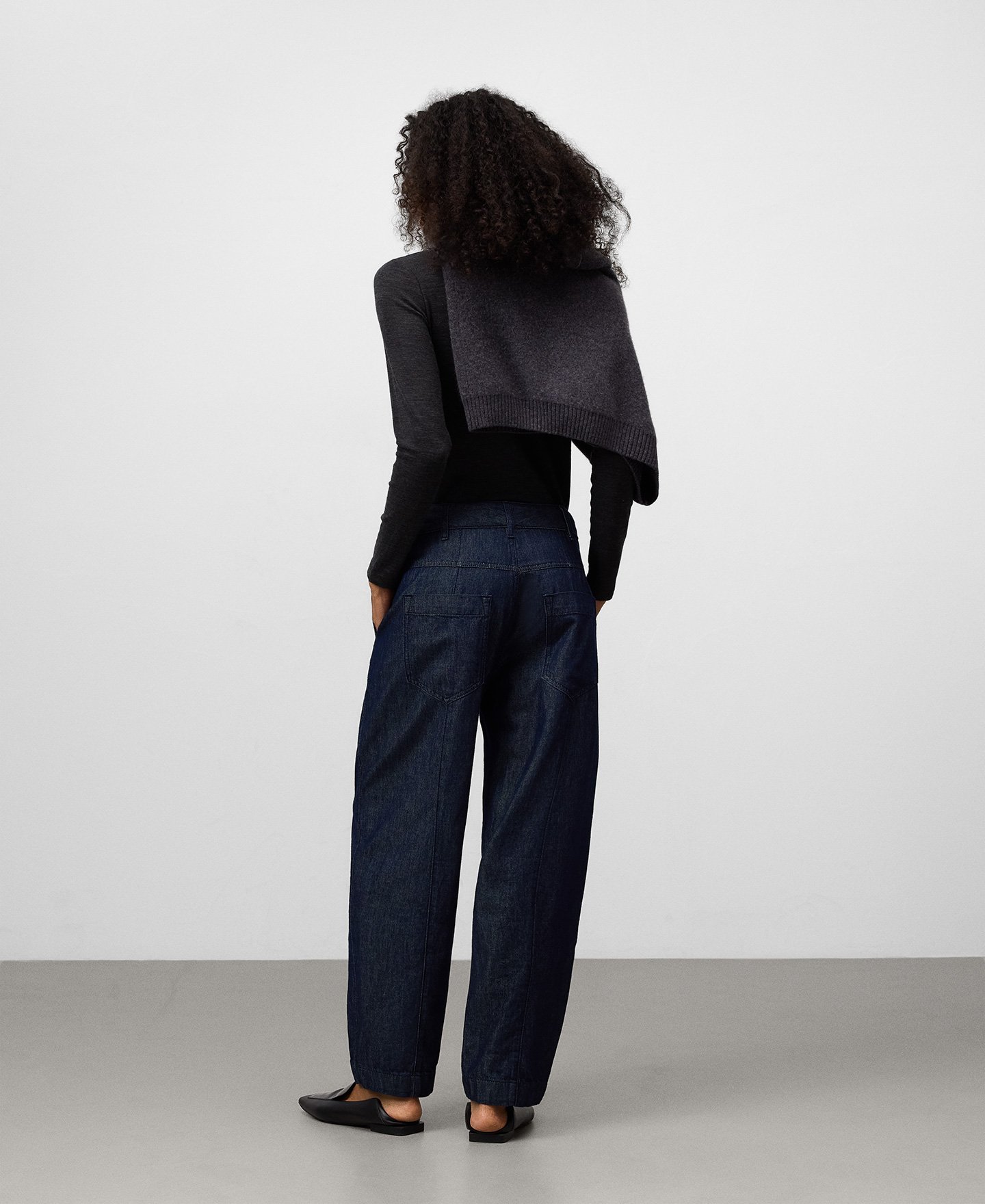 Pantalón barrel fit denim algodón mujer image number 2