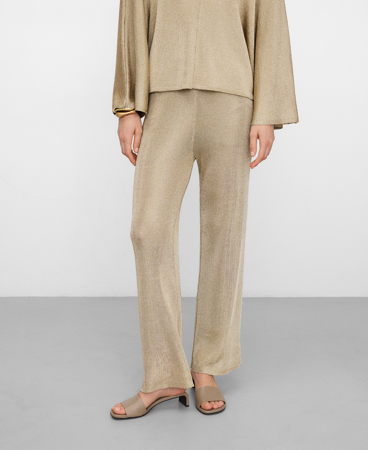 Cal&ccedil;as em malha metalizada image number 0