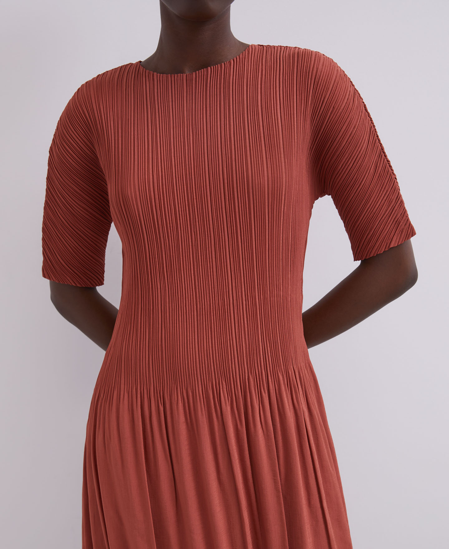 Crinkle midi dress with crew neckline image number 2