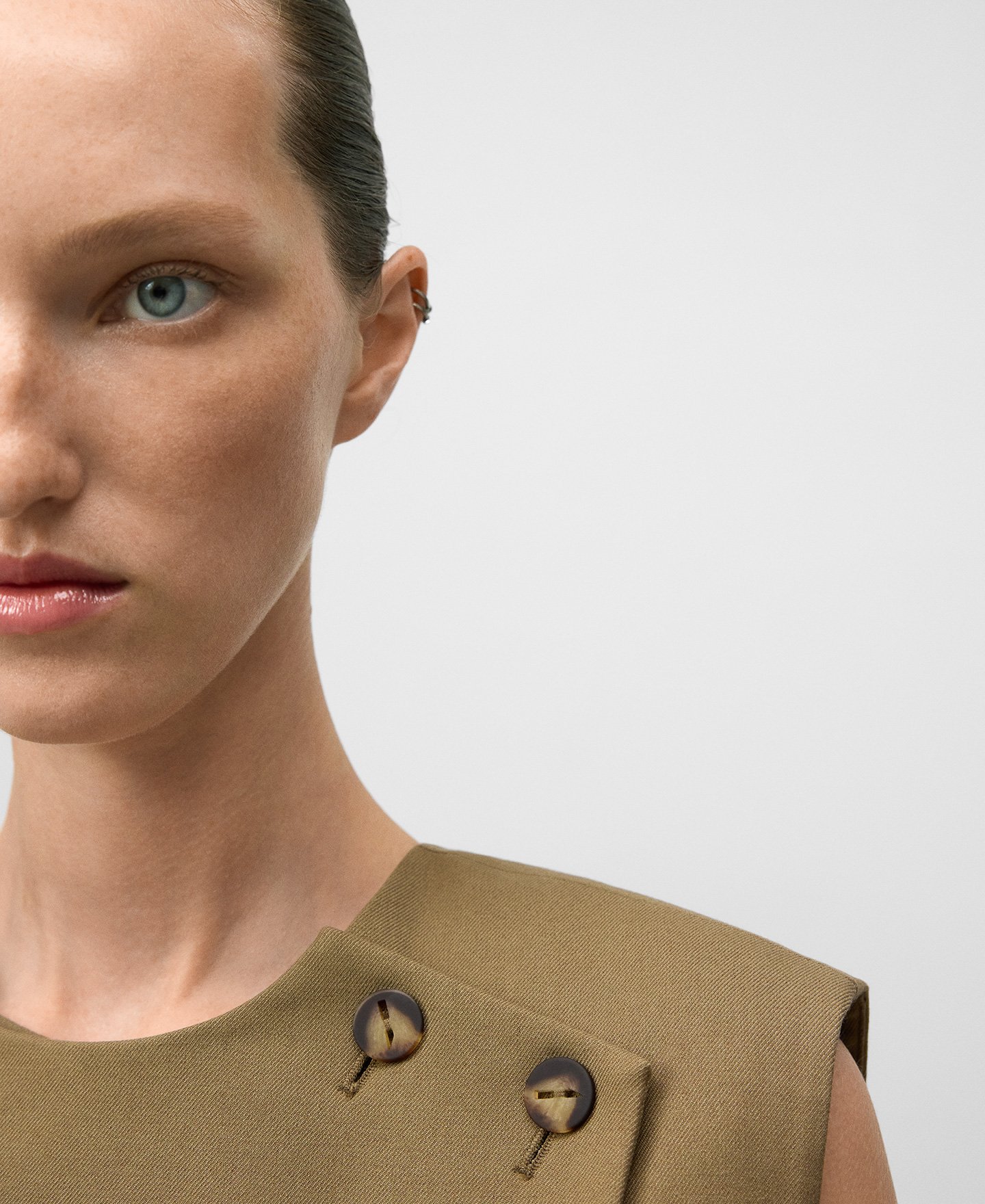 Cross-front vest woman image number 3