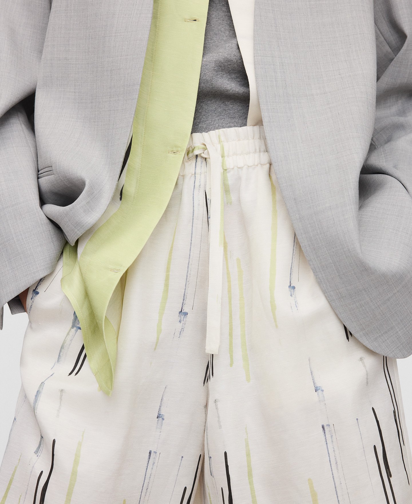 Bermuda relaxed fit estampada image number 3