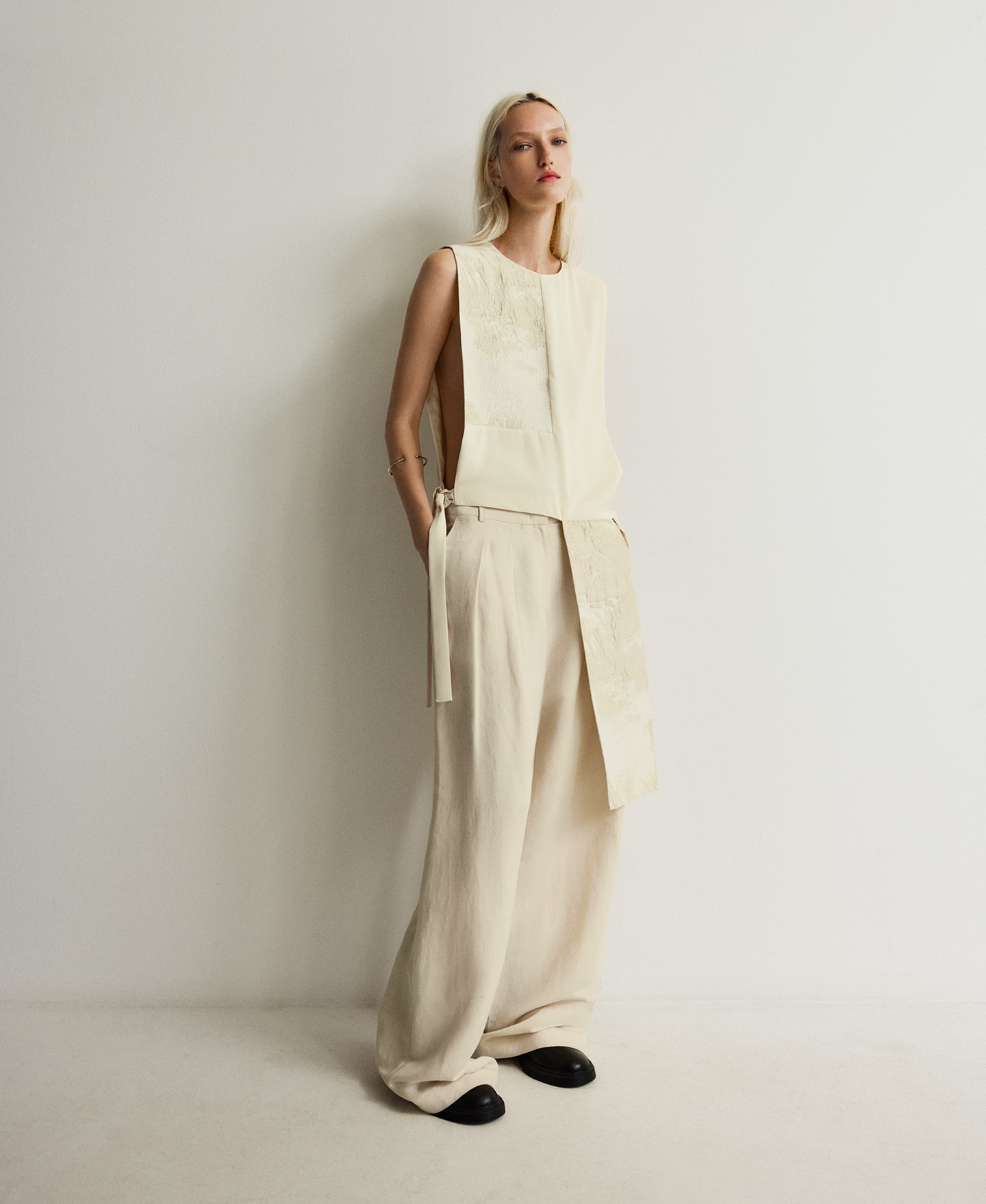 Chaleco asimétrico combinado mujer image number 1