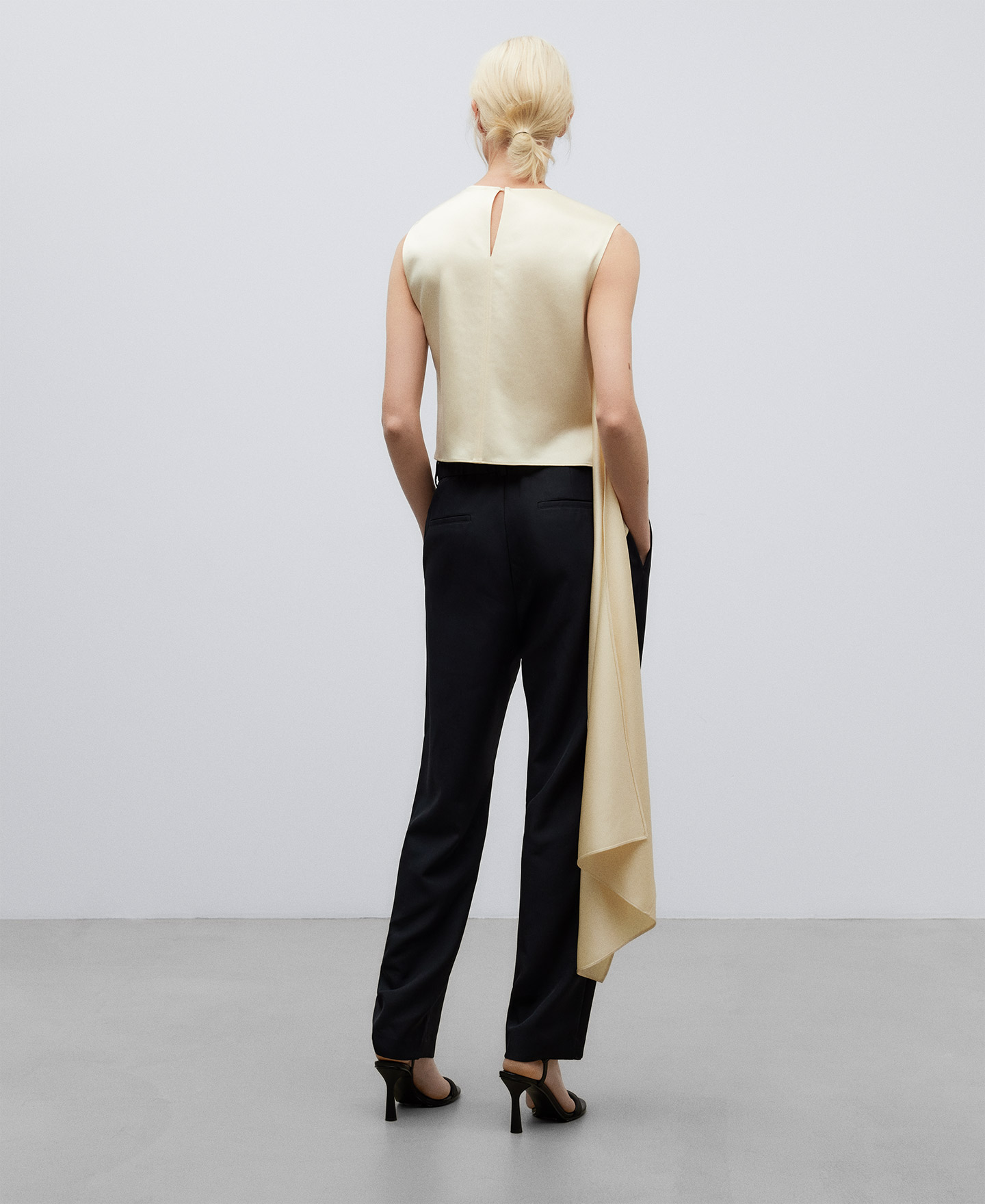 Asymmetric top woman image number 2