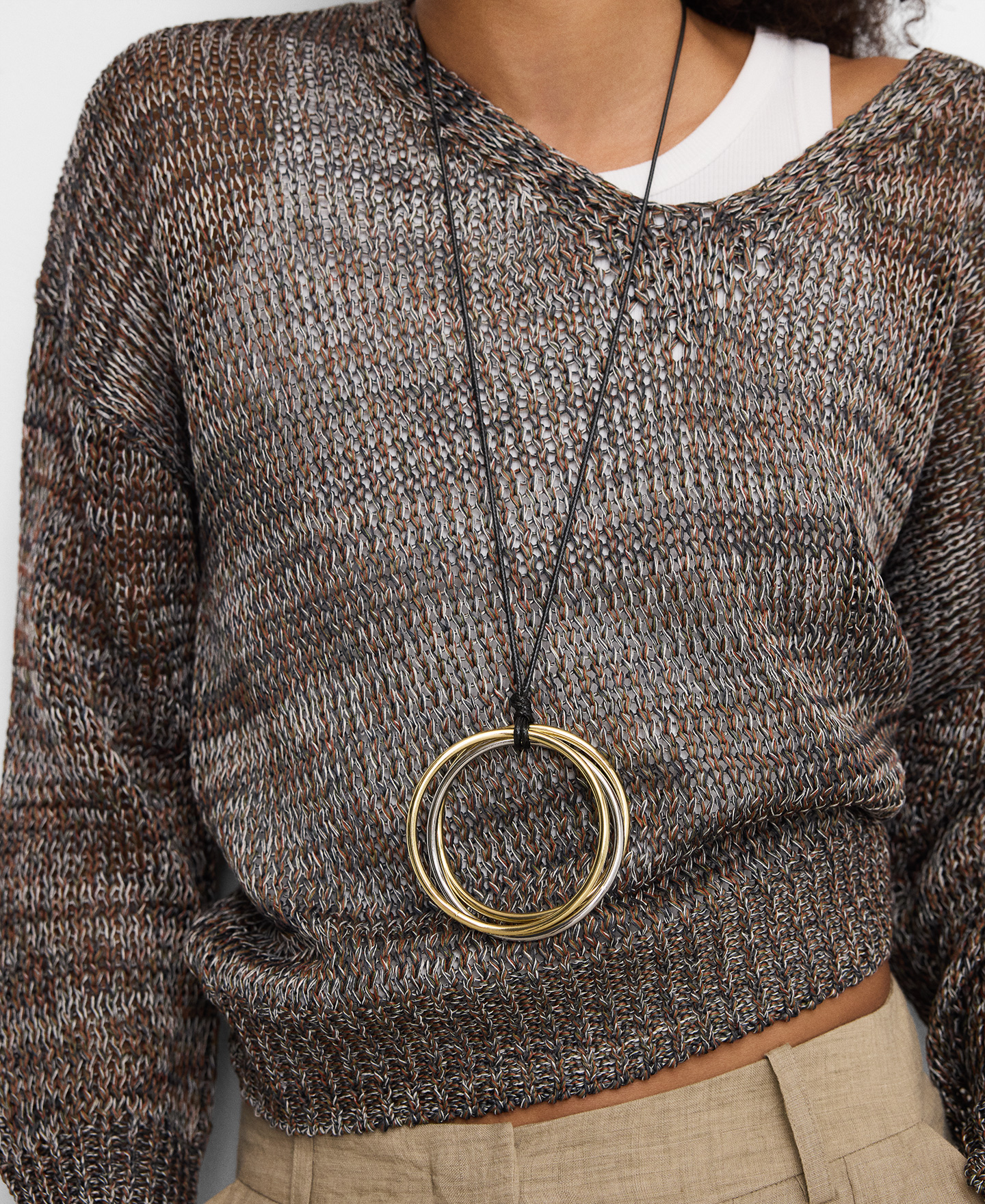 Two-tone metal hoops necklace image number 4