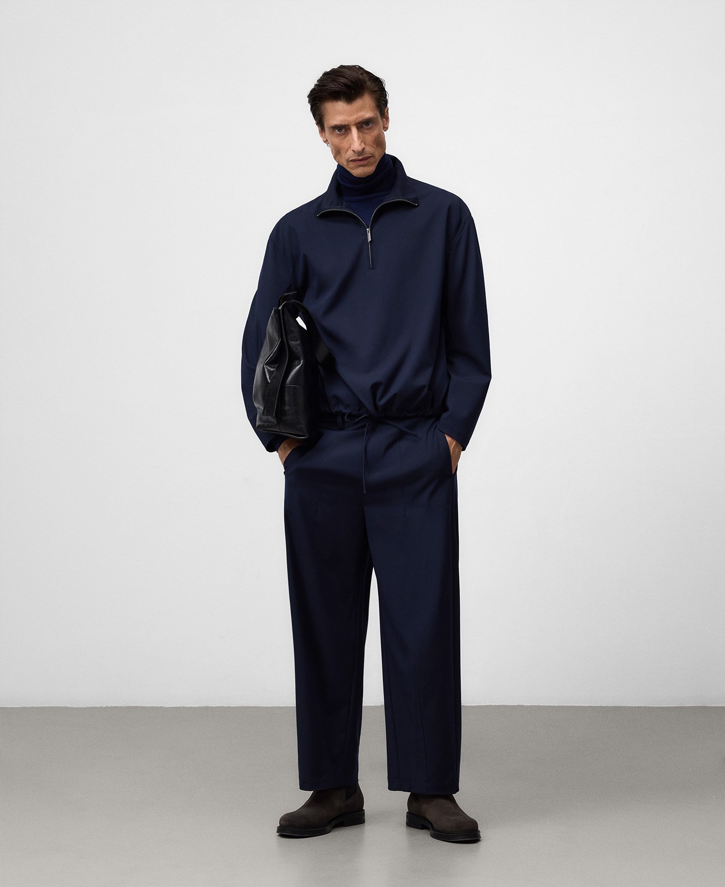 Barrel fit trousers man image number 1