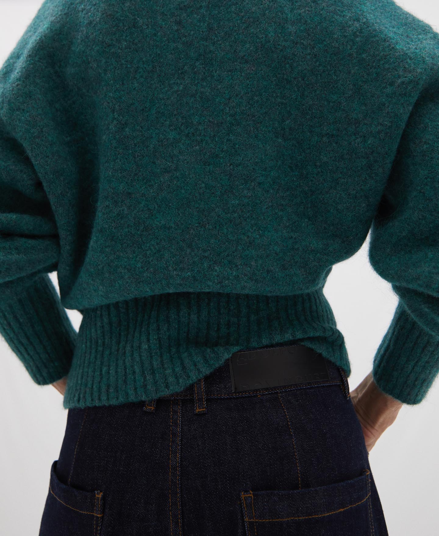 Pull avec décolleté en V et manches bouffantes image number 3