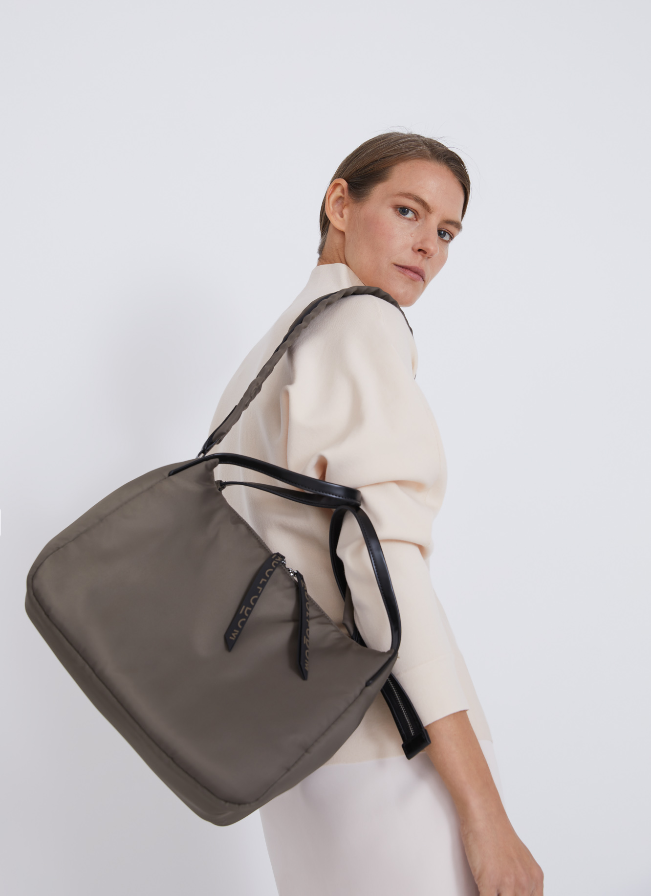 Nylon bowling bag with removable straps image number 4