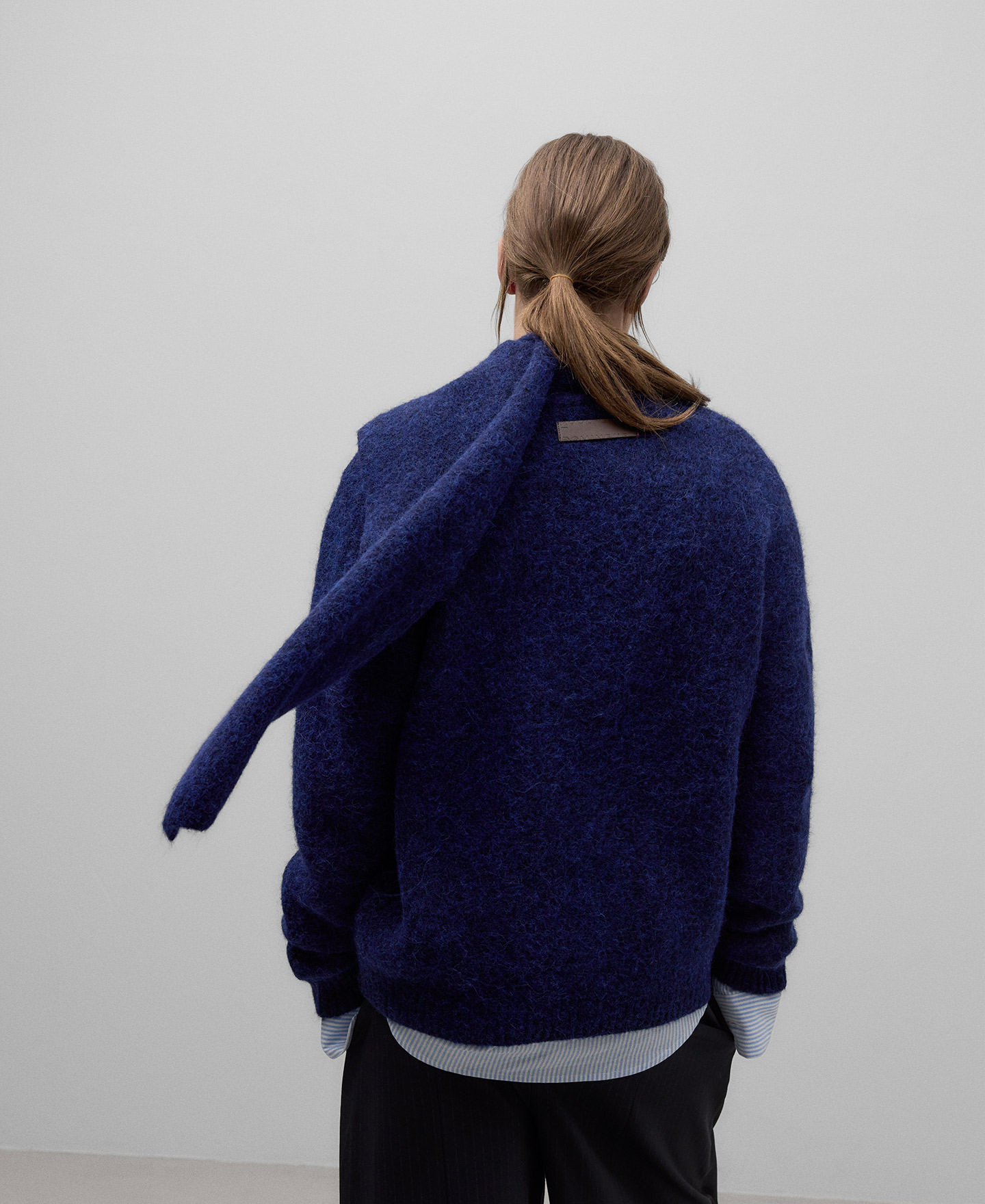 Enveloping collar knit jacket woman image number 2